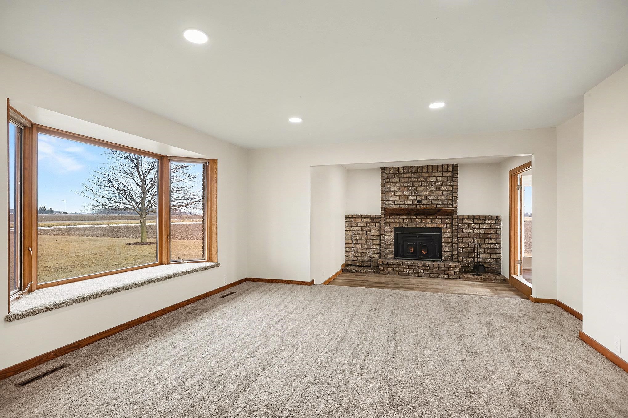 6386 E Washington Property Photo 11
