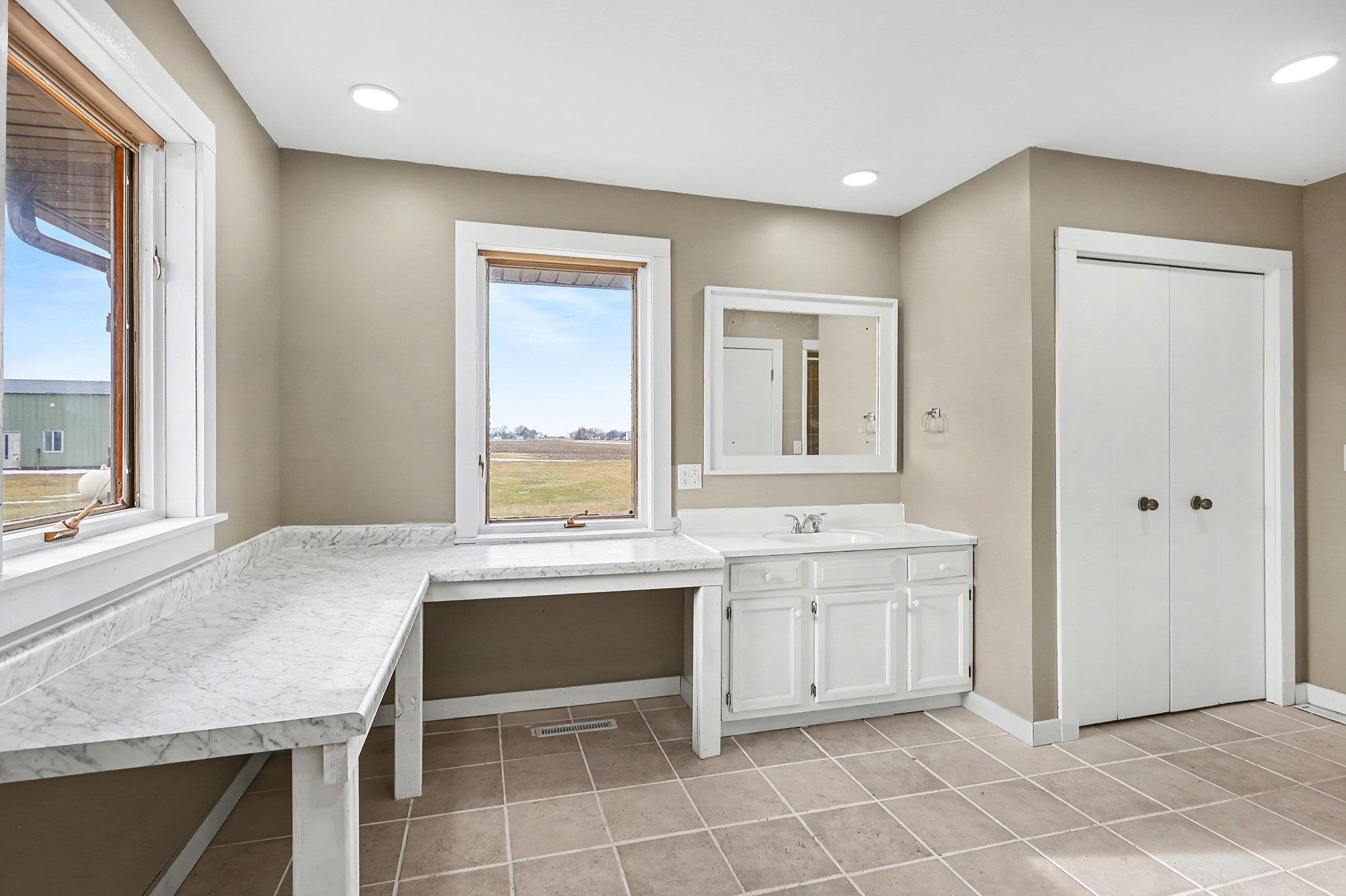 6386 E Washington Property Photo 35