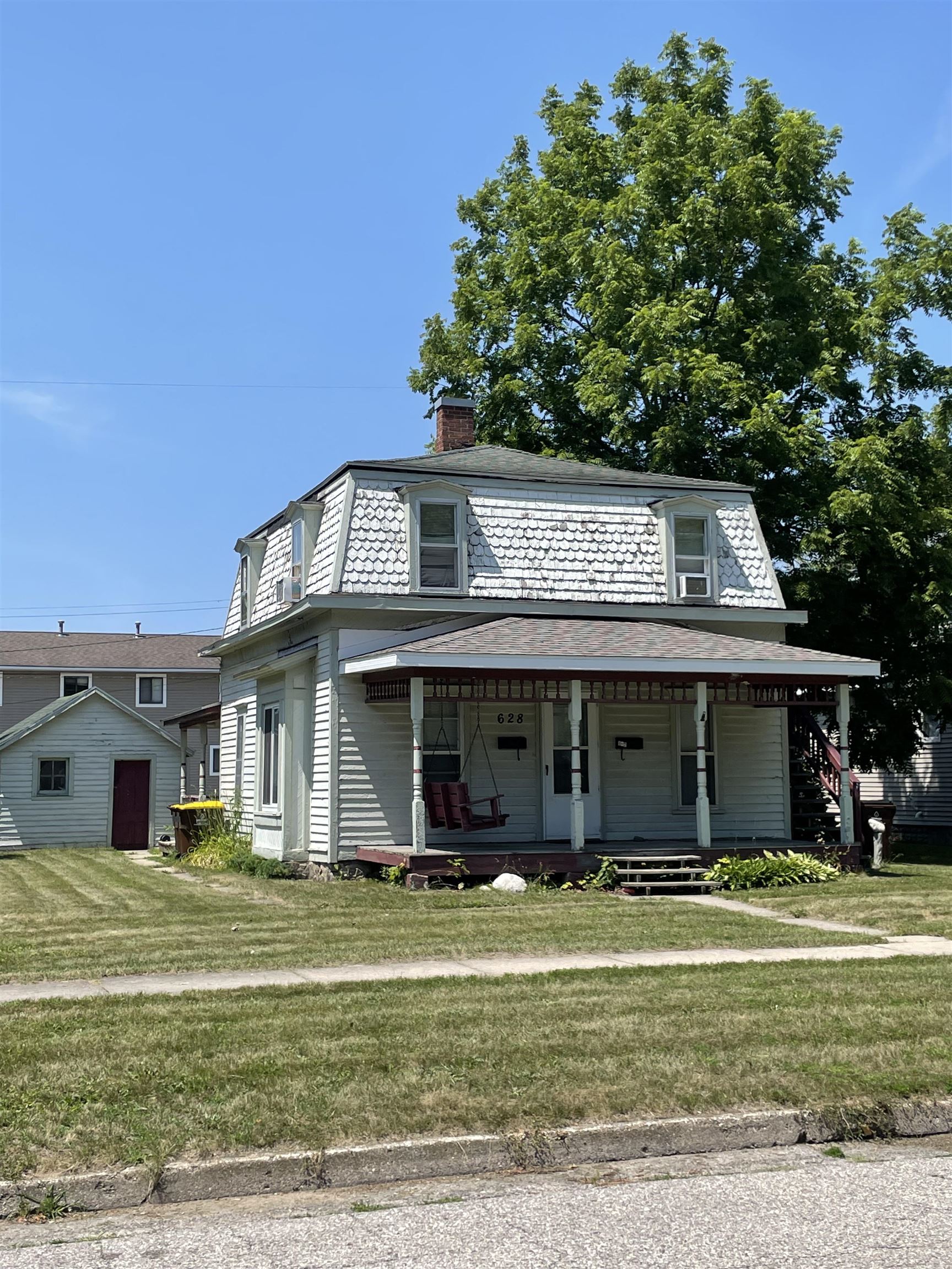 628 Oak Property Photo 1
