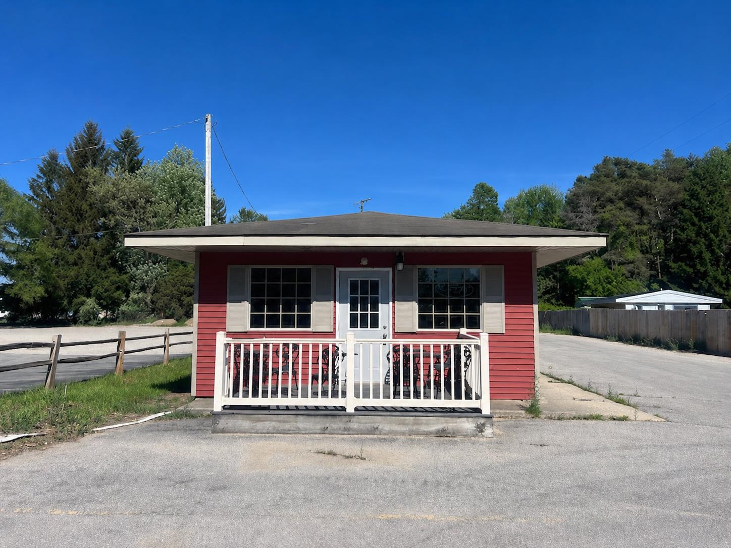 103 S Division Street Property Photo 2