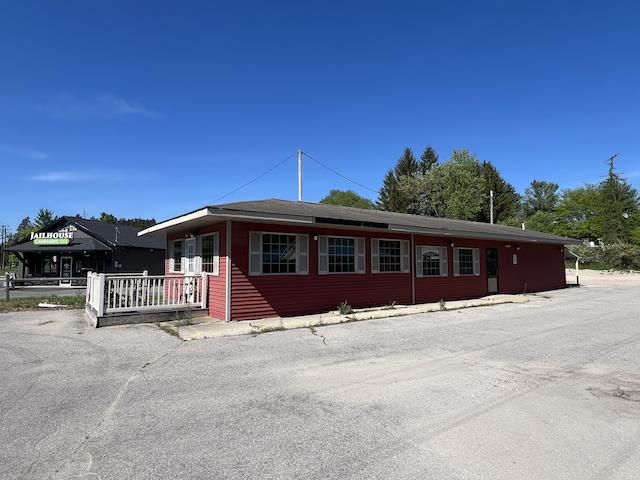 103 S Division Street Property Photo 4