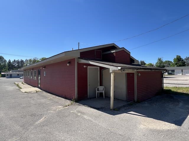 103 S Division Street Property Photo 7