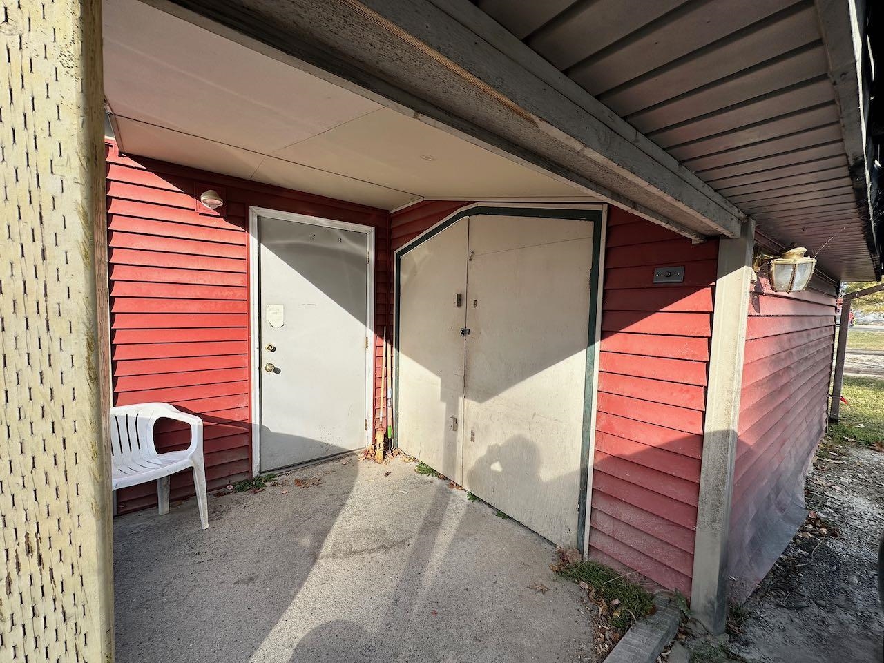 103 S Division Street Property Photo 8