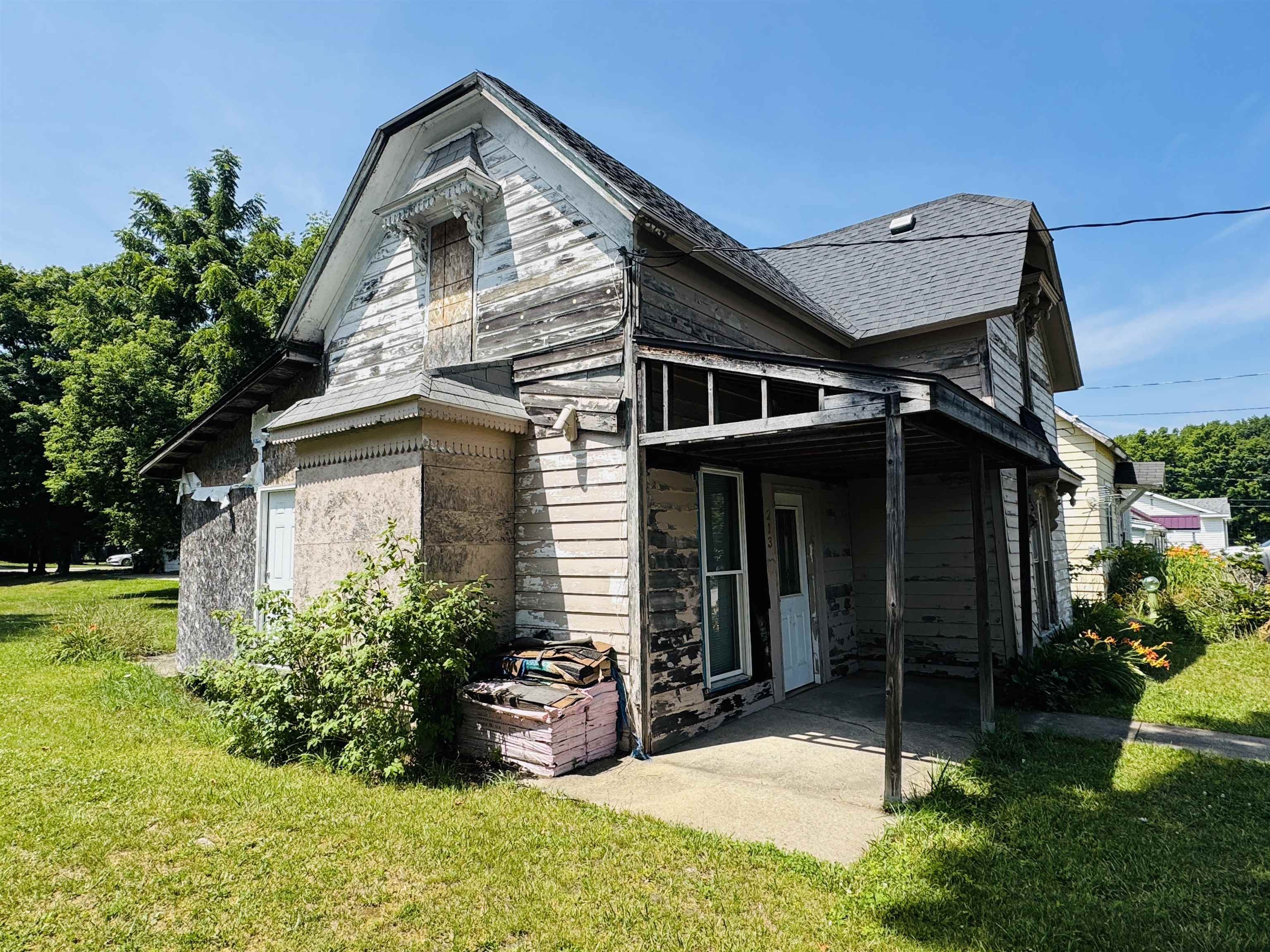 213 N Pine Street Property Photo 4