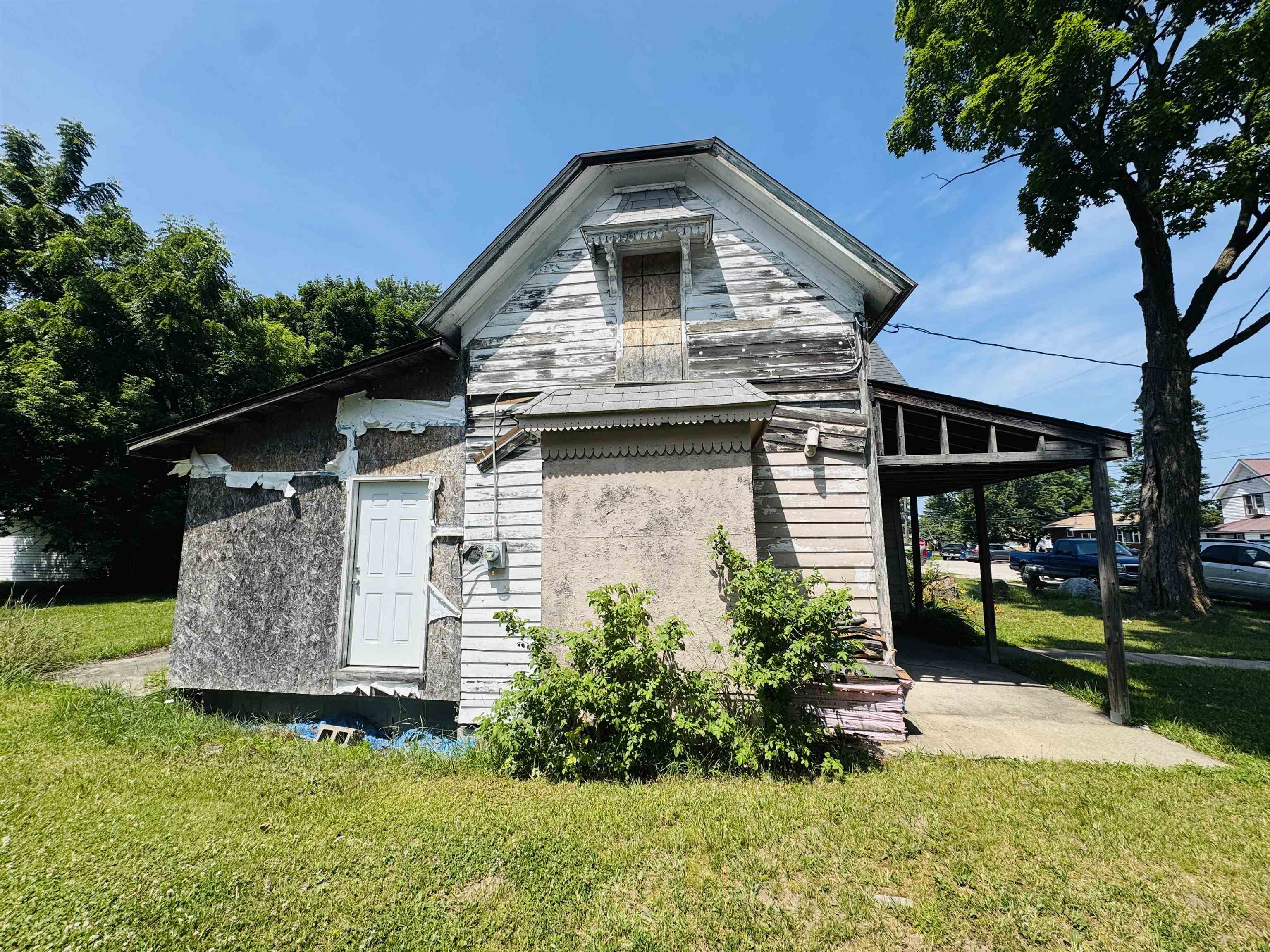 213 N Pine Street Property Photo 5