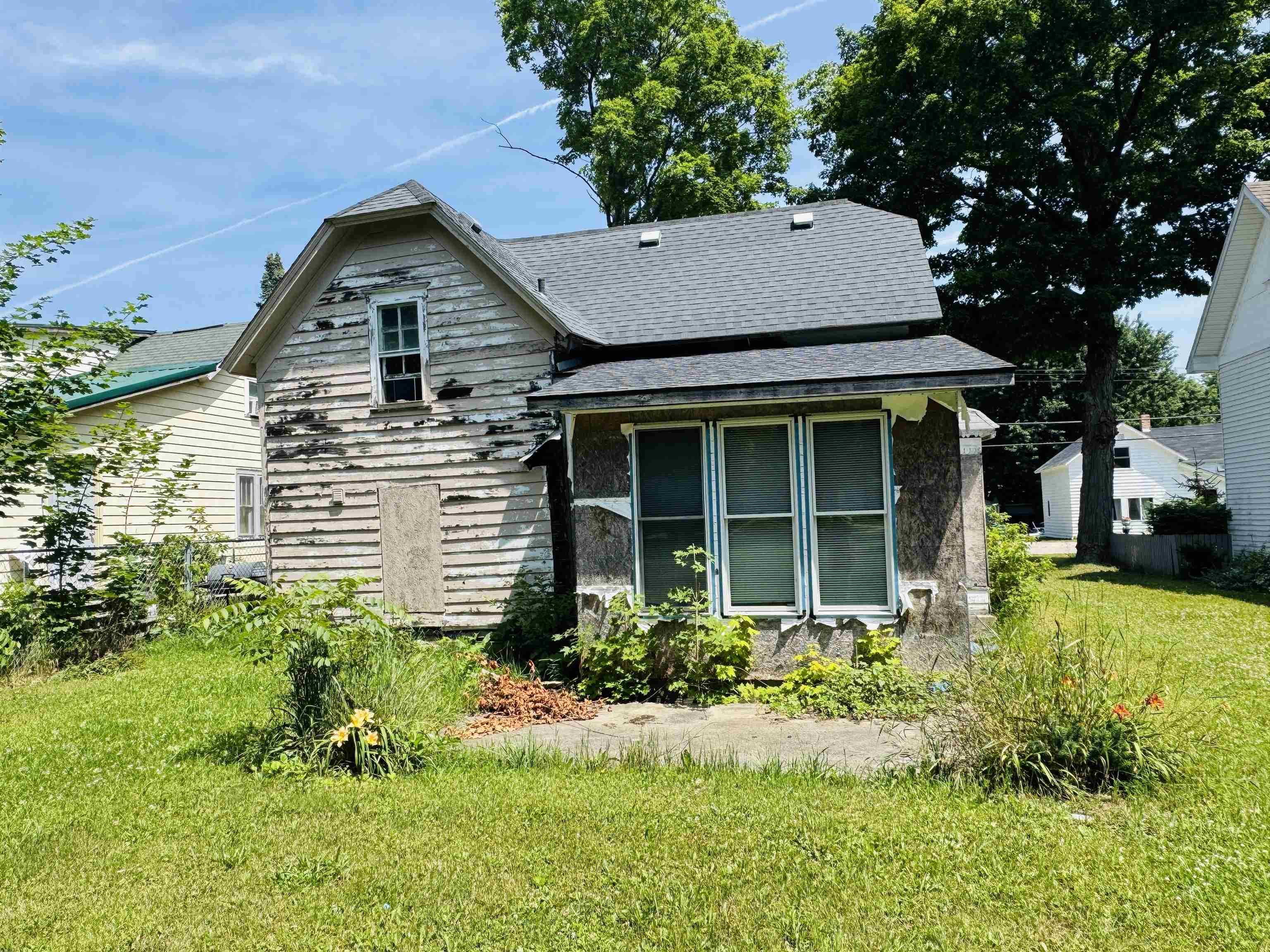 213 N Pine Street Property Photo 8