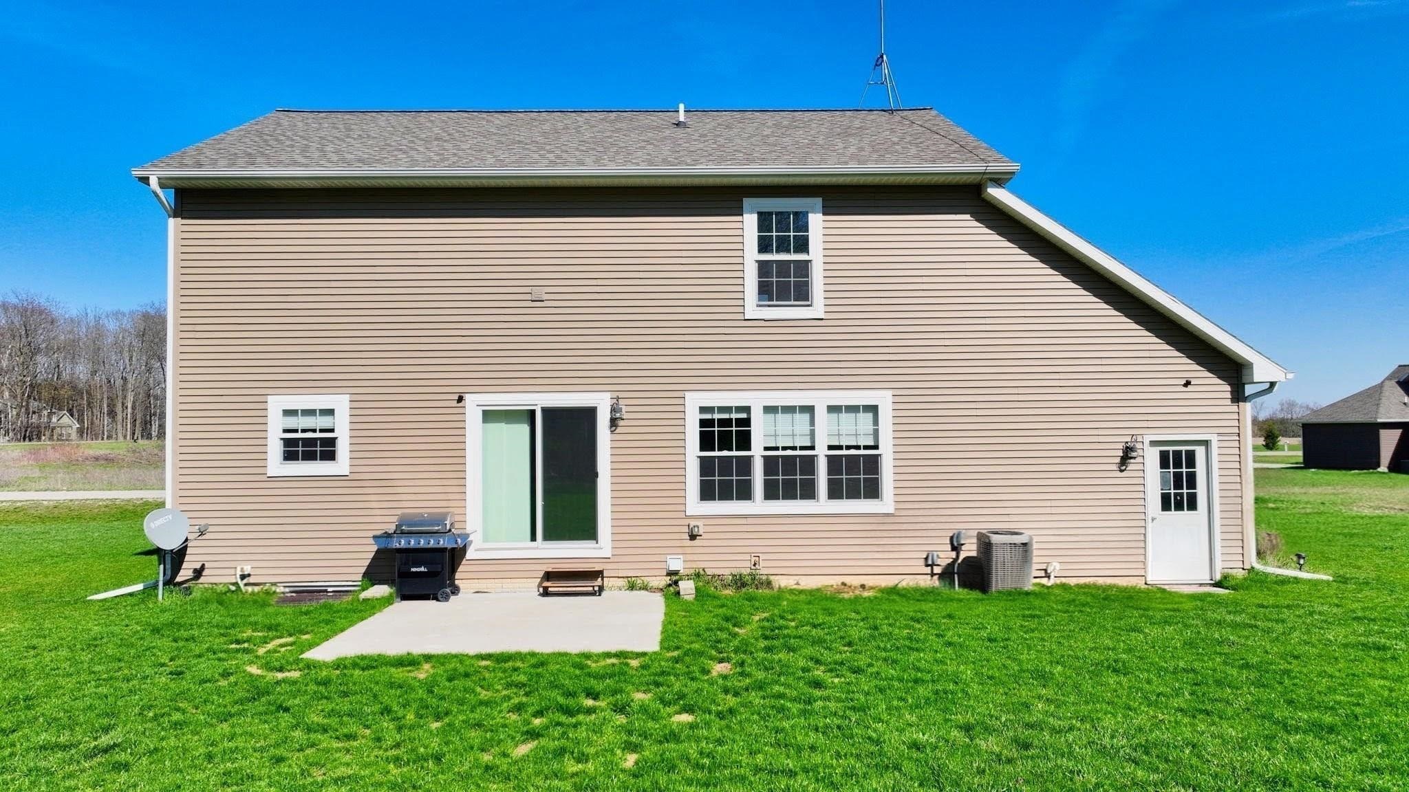2578 White Pine Property Photo 4