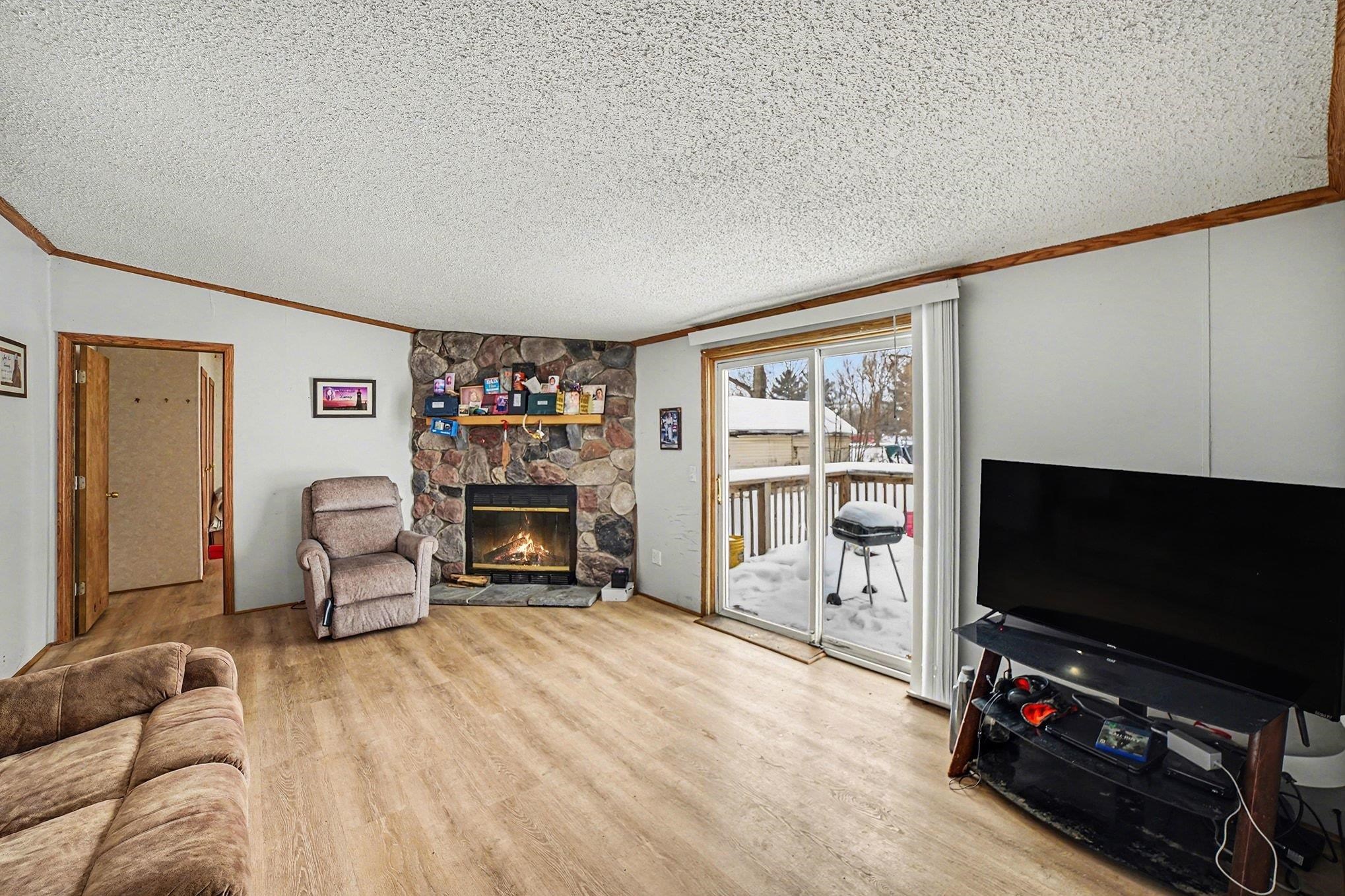 147 E Elm Street Property Photo 3
