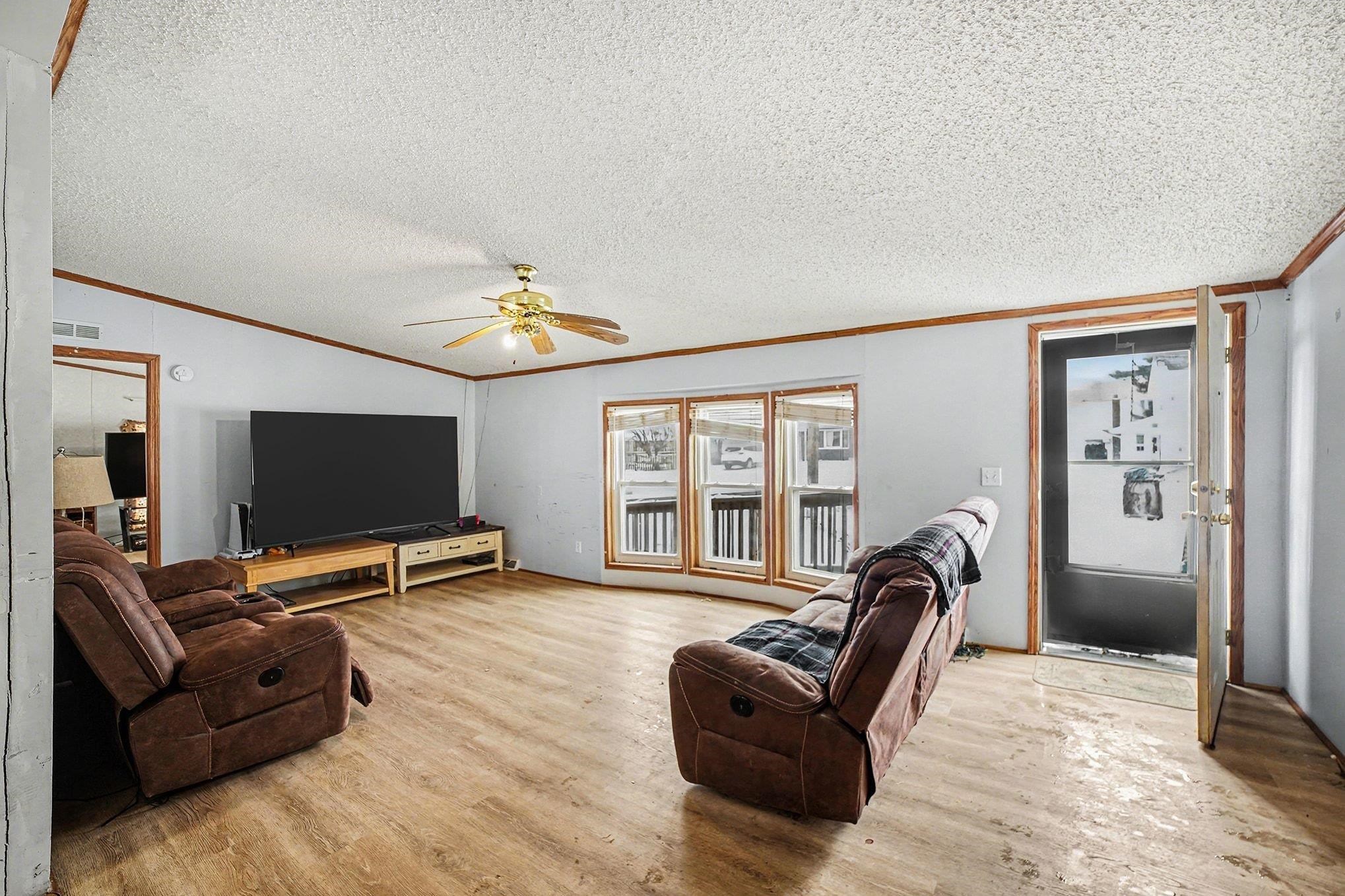 147 E Elm Street Property Photo 4