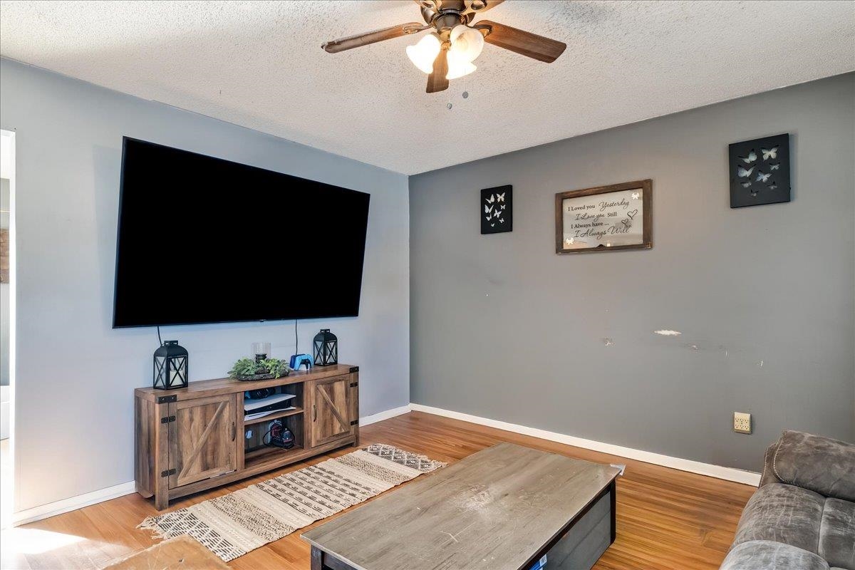 316 E Main Property Photo 13