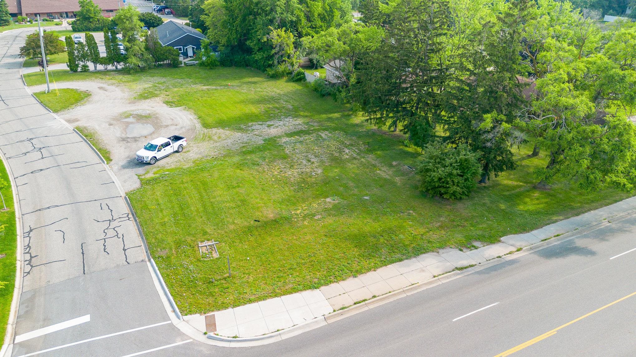 915 E Broomfield Road Property Photo 1