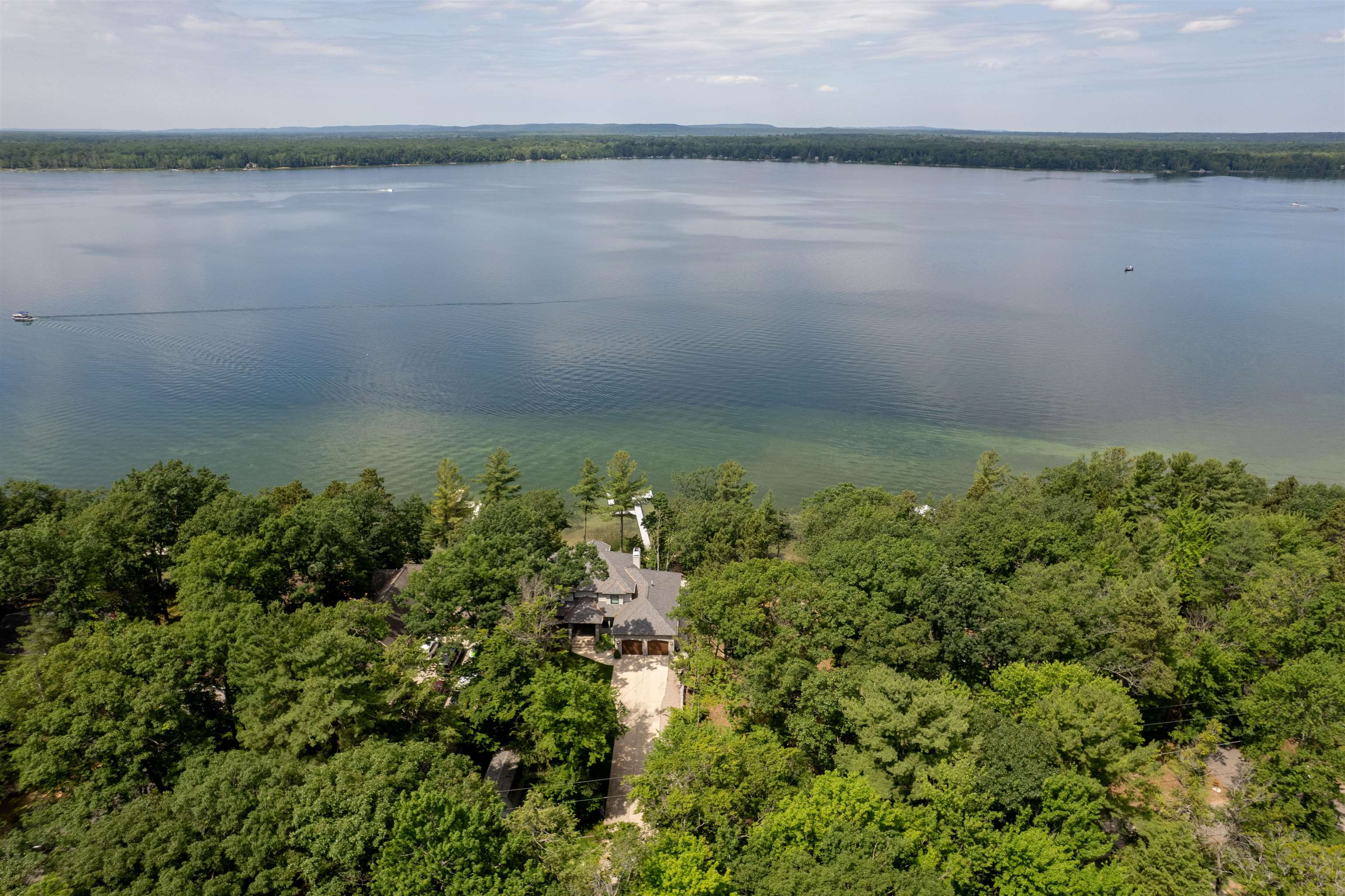 5568 Lakeview Drive Property Photo 1