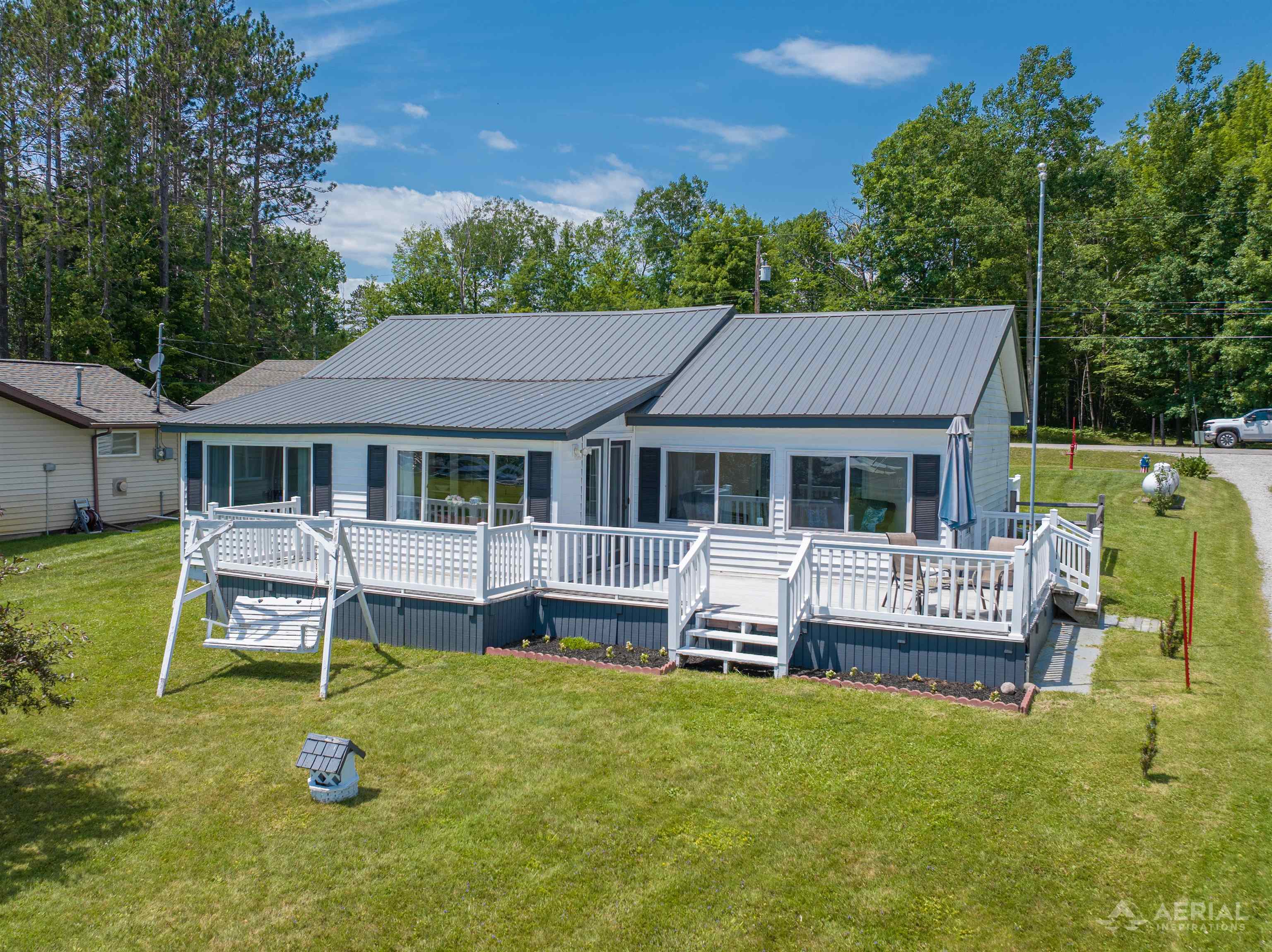 8483 Lakeview Property Photo 1