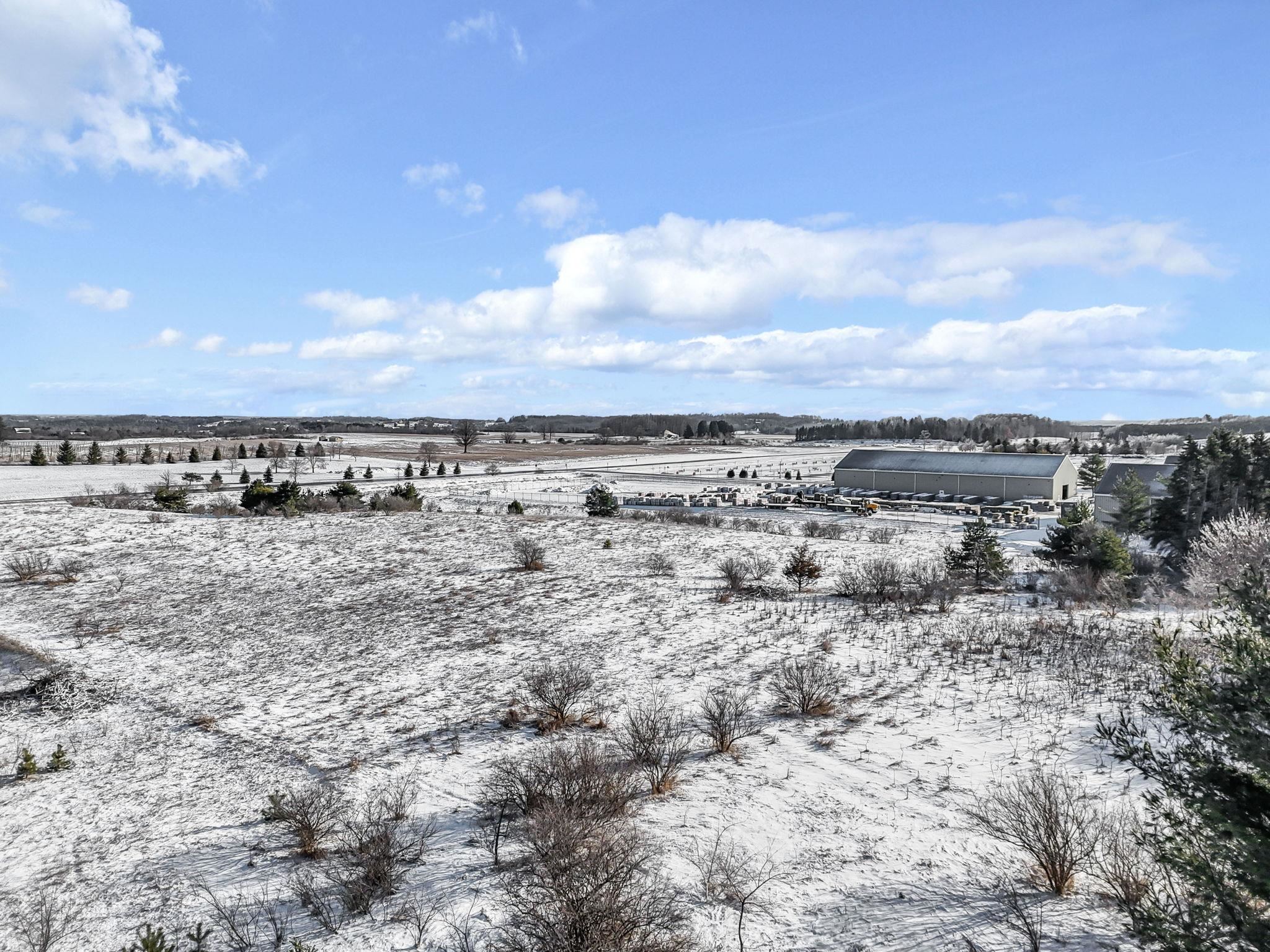 7075(2 Parcels) E M 72 Property Photo 44