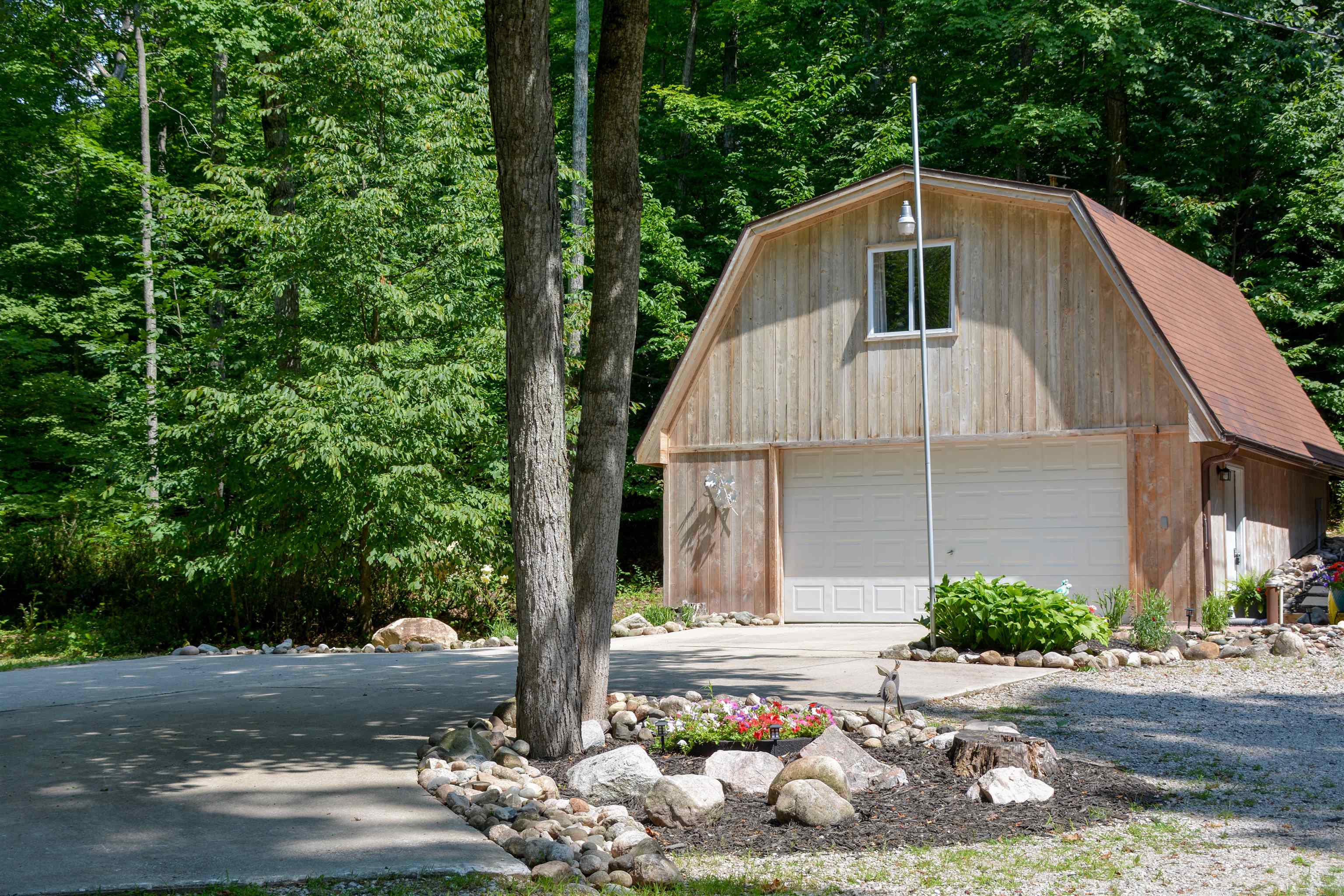 2481 S Schomberg Road Property Photo 4
