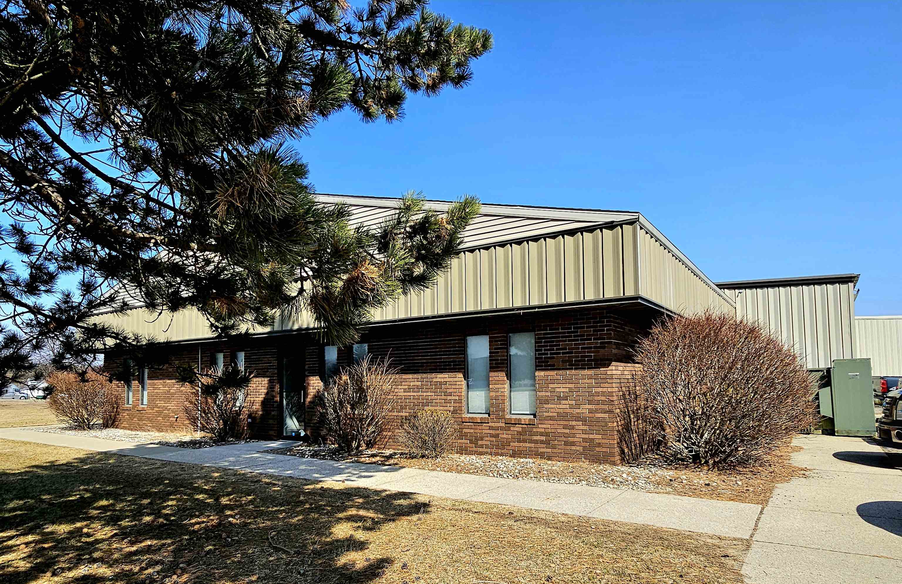 800 Woodside Drive Property Photo 4