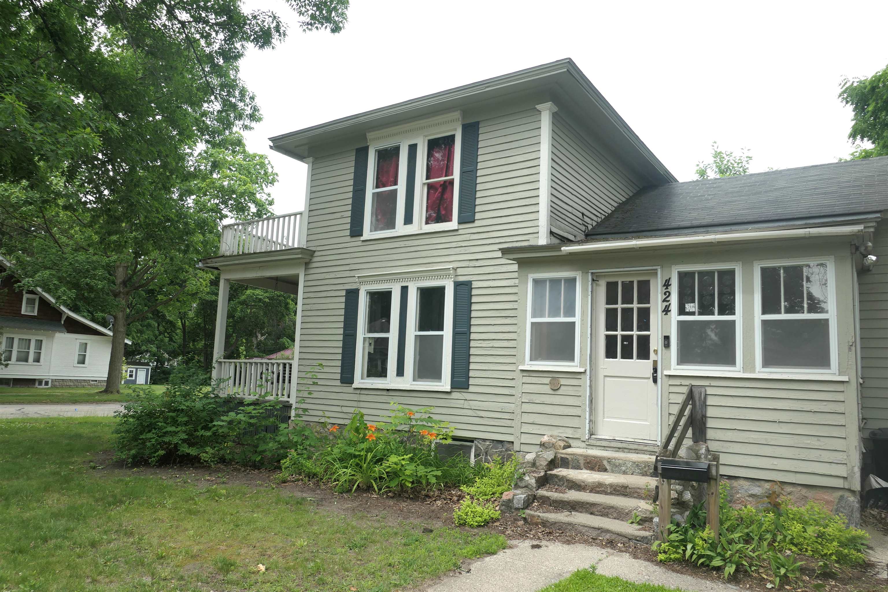 424 S Kinney Street Property Photo 1