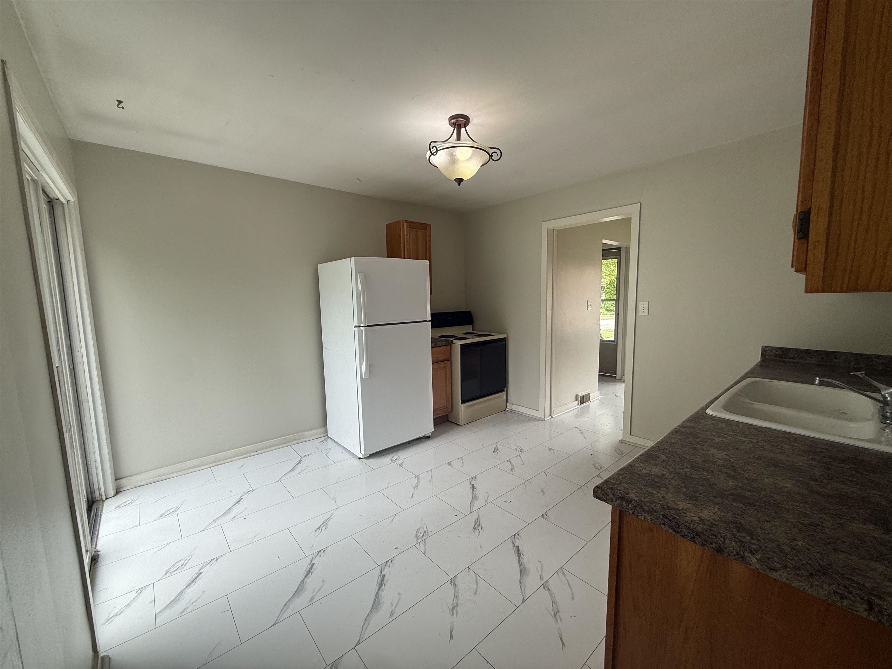 905 E High Property Photo 6