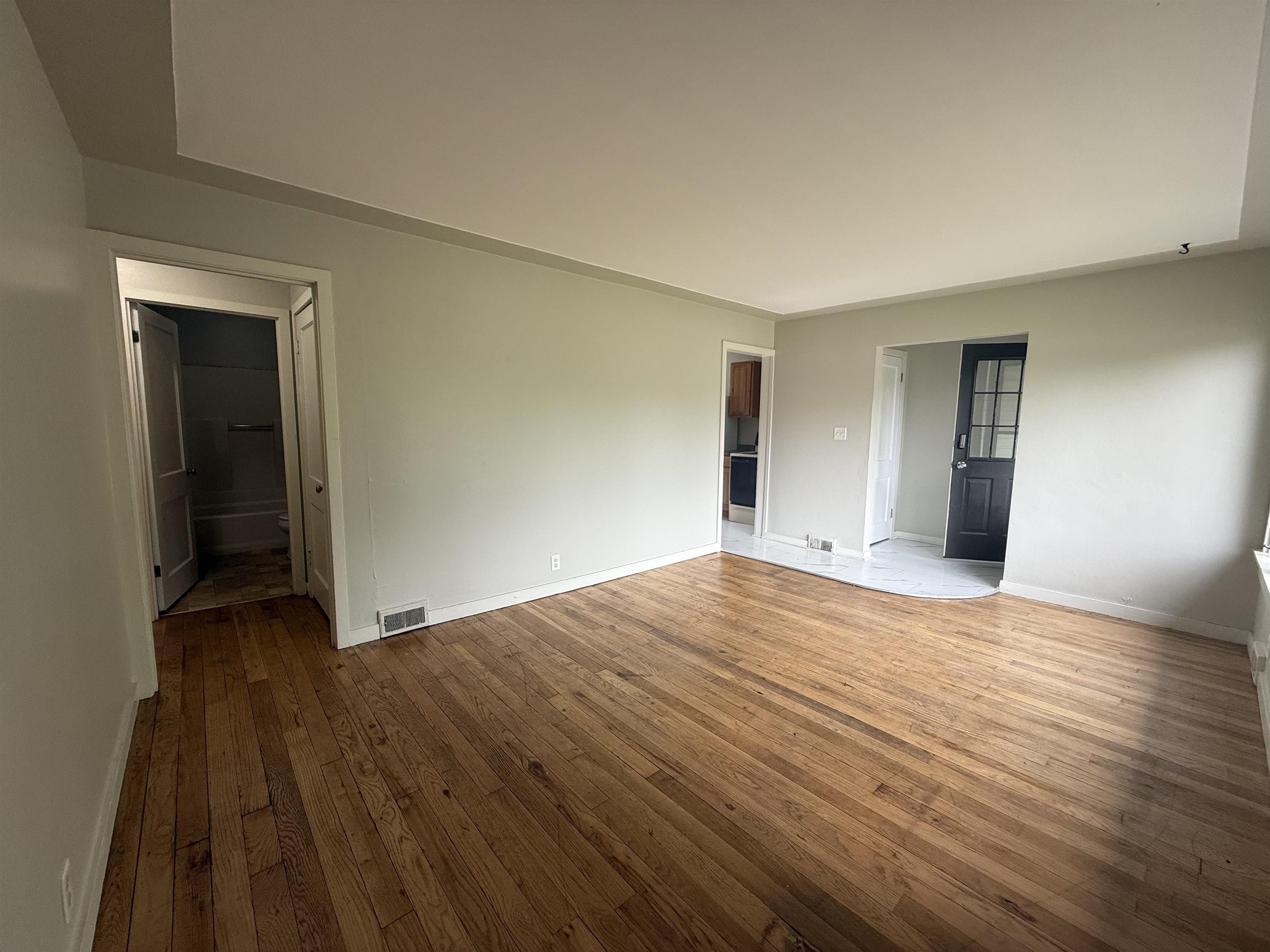 905 E High Property Photo 10