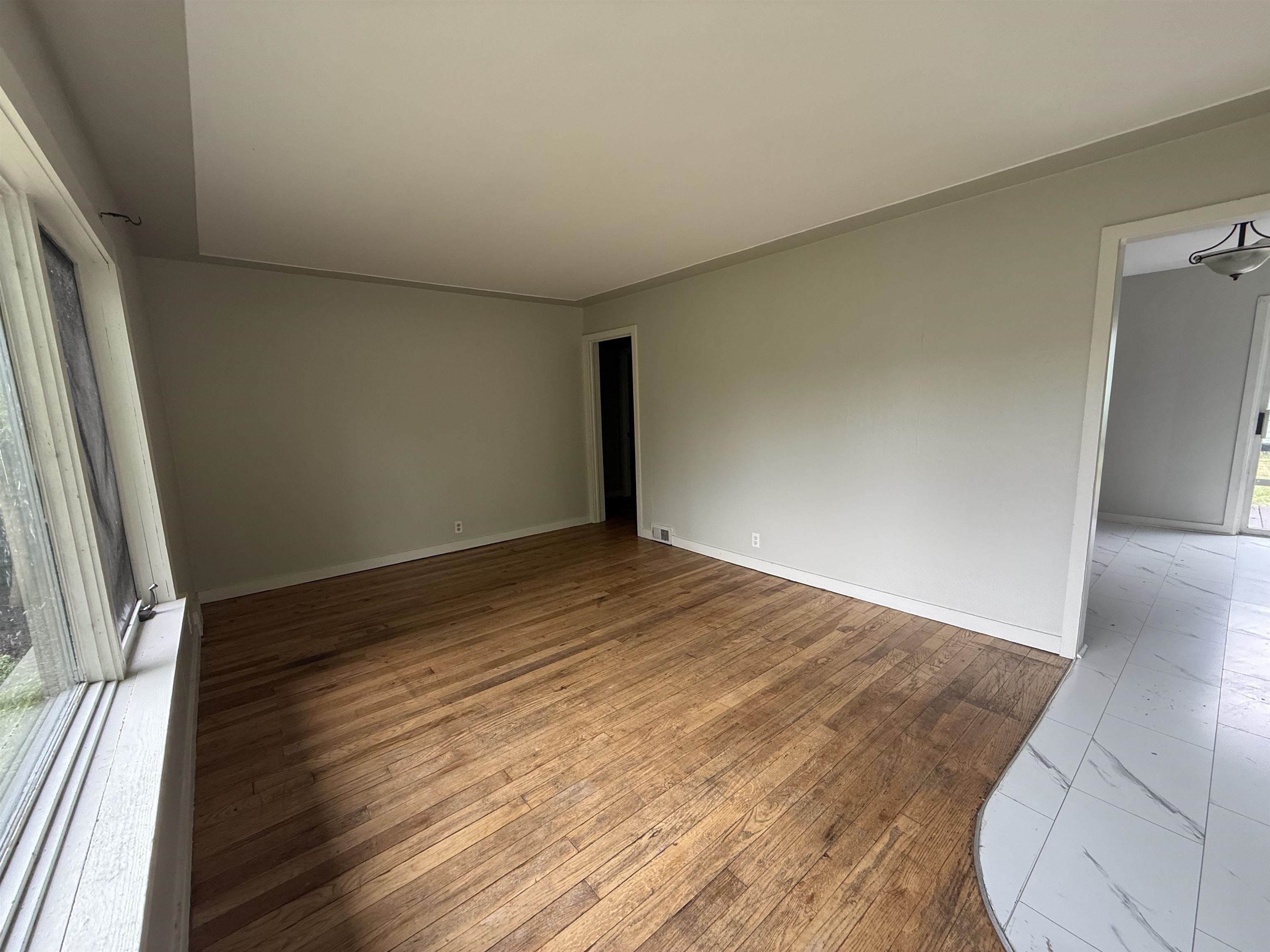 905 E High Property Photo 11
