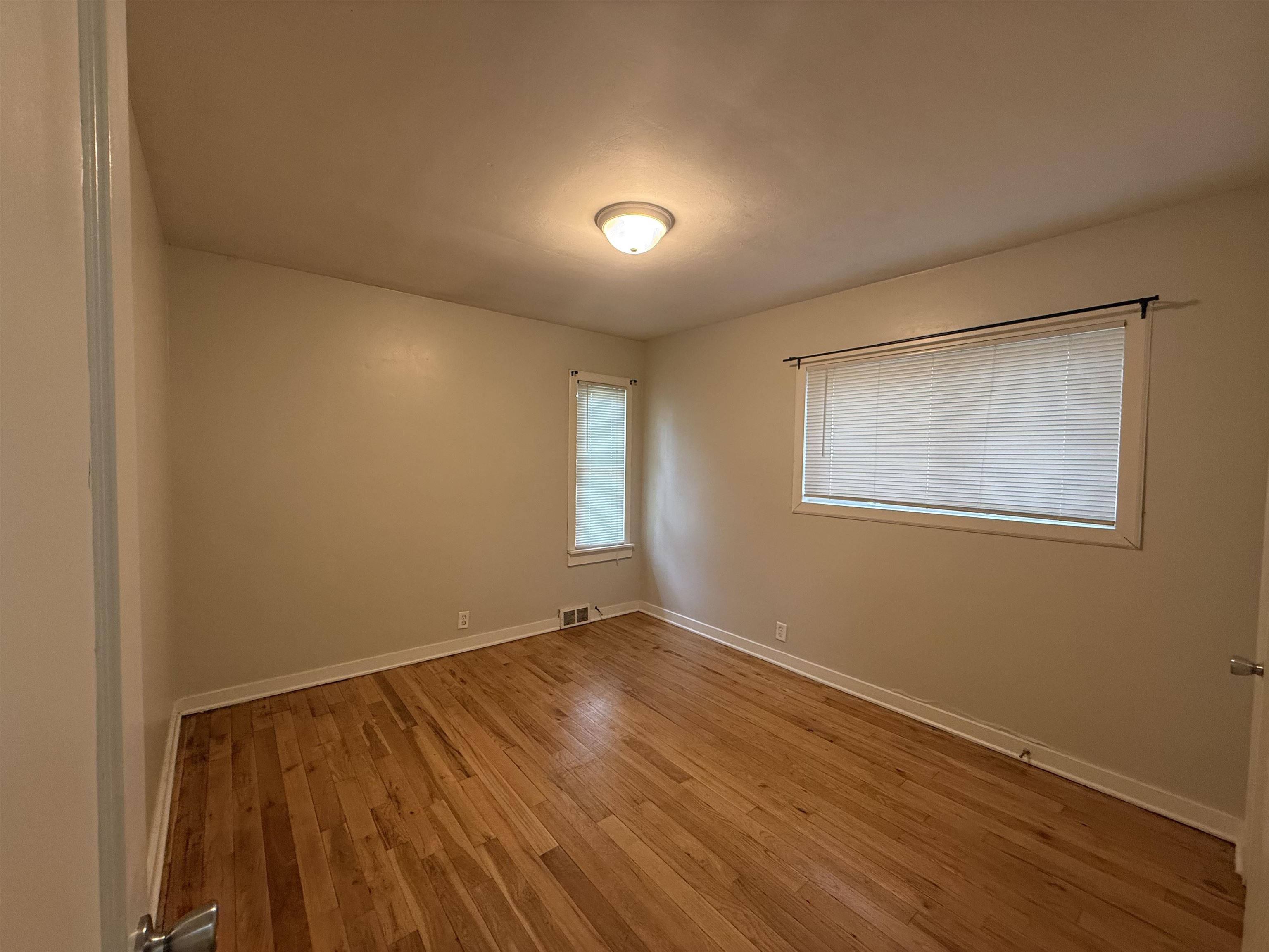905 E High Property Photo 16