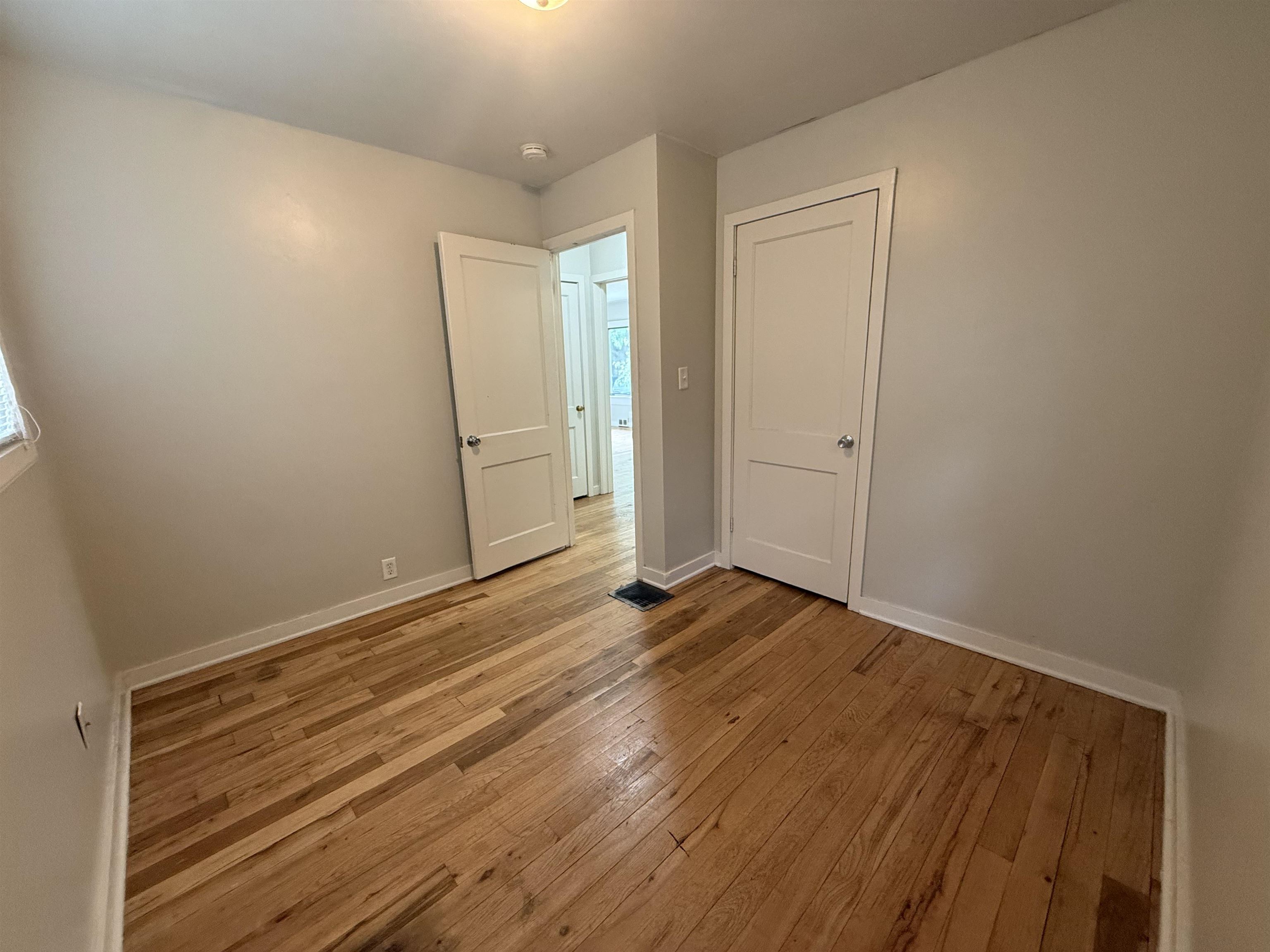 905 E High Property Photo 18
