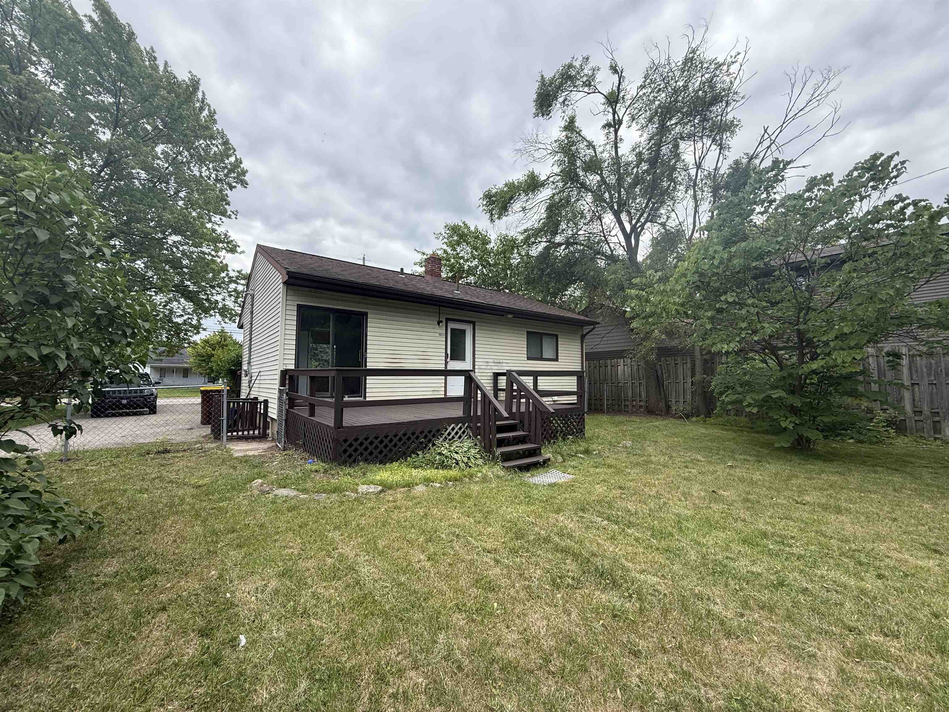 905 E High Property Photo 21