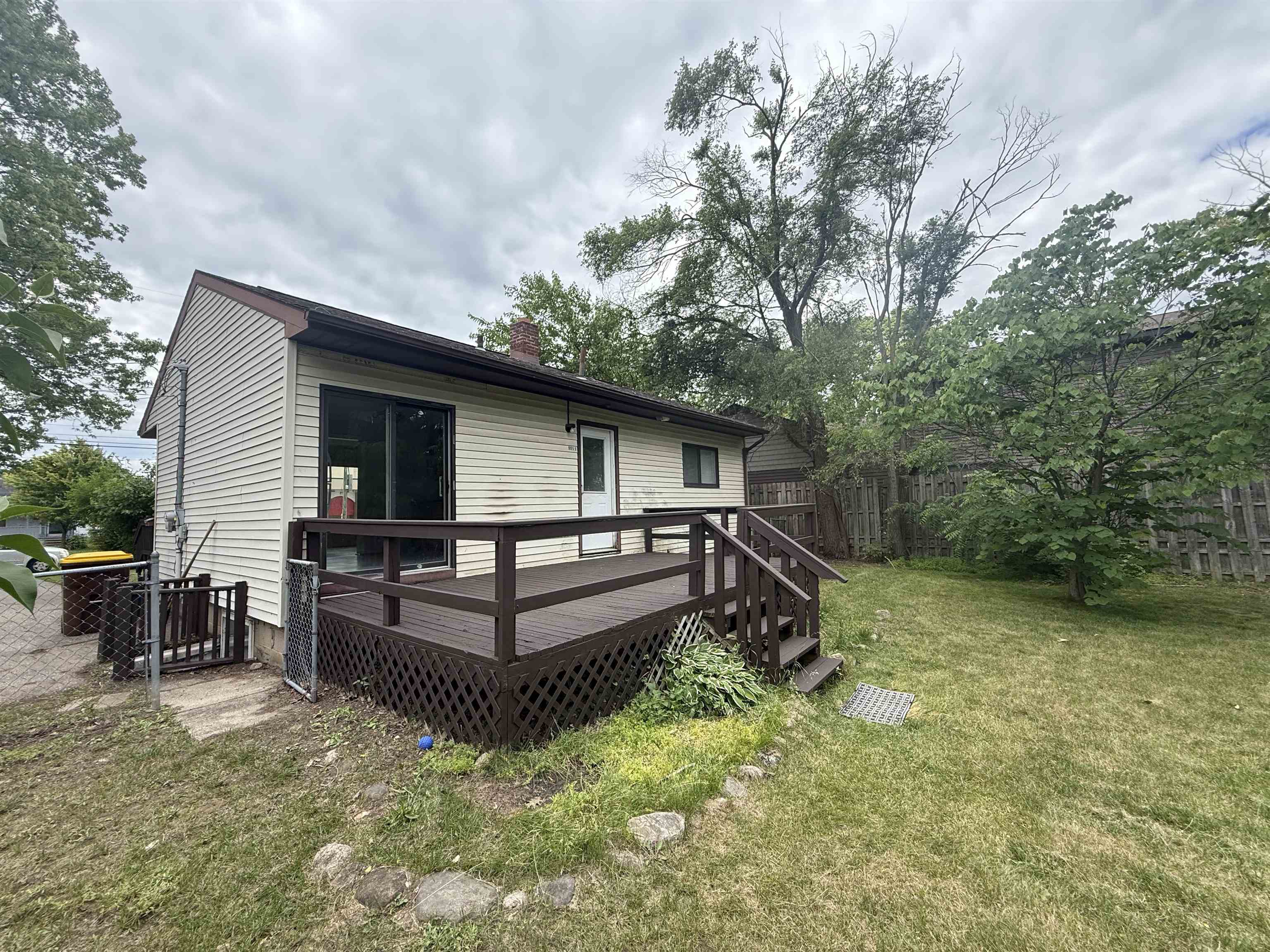 905 E High Property Photo 22