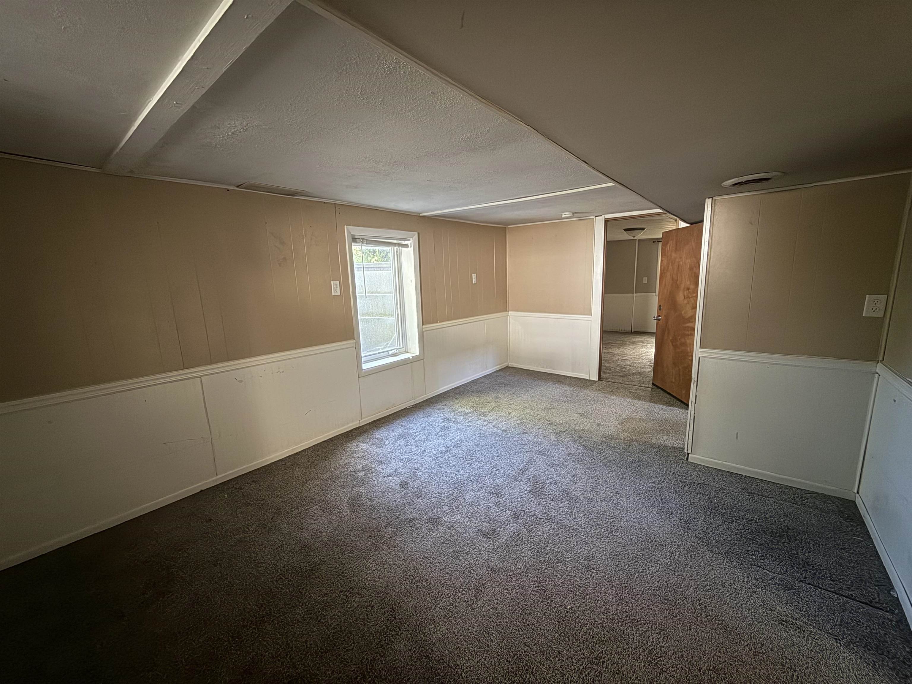 905 E High Property Photo 23