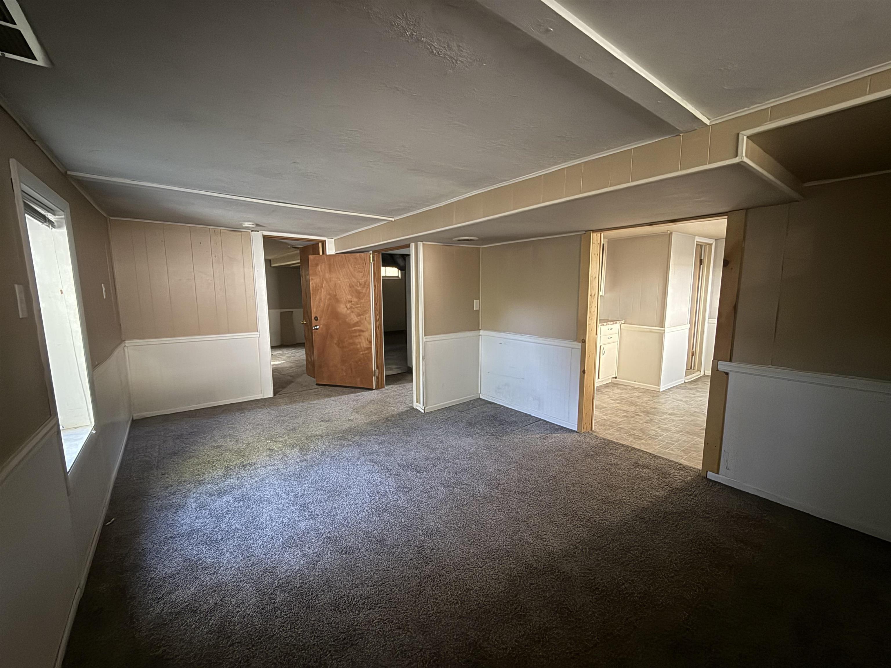 905 E High Property Photo 24