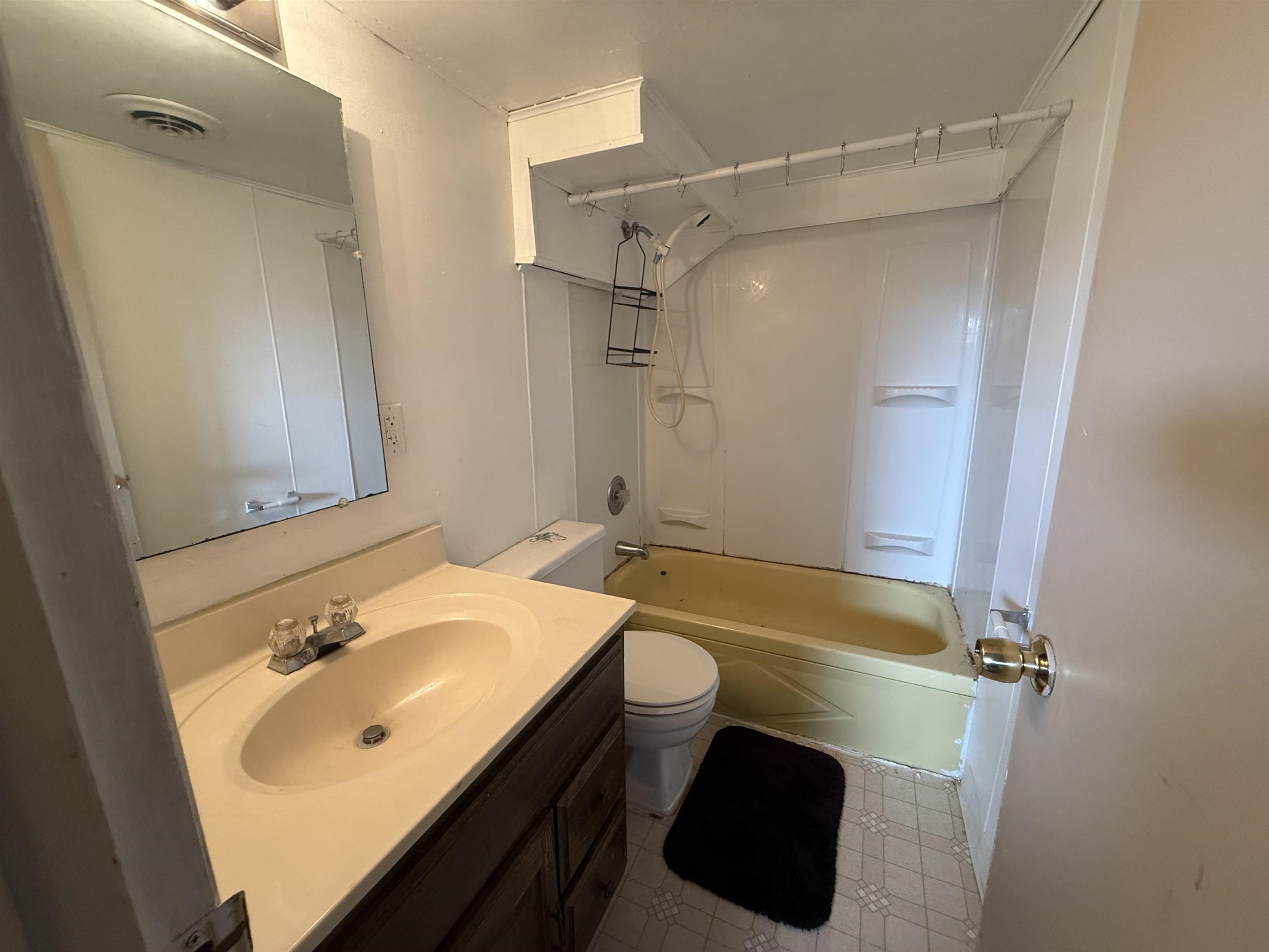 905 E High Property Photo 28