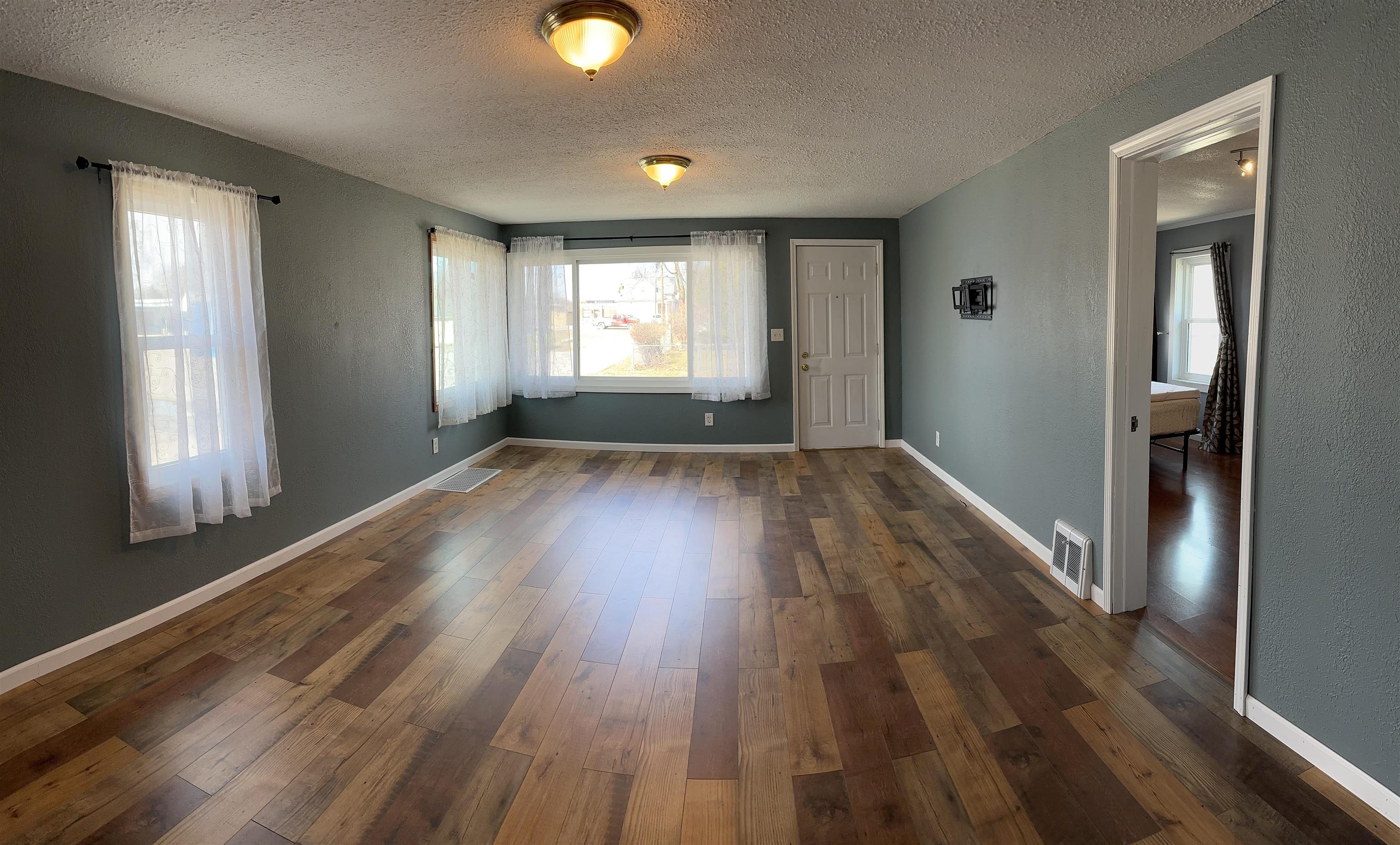 413 W 4th Street Property Photo 16