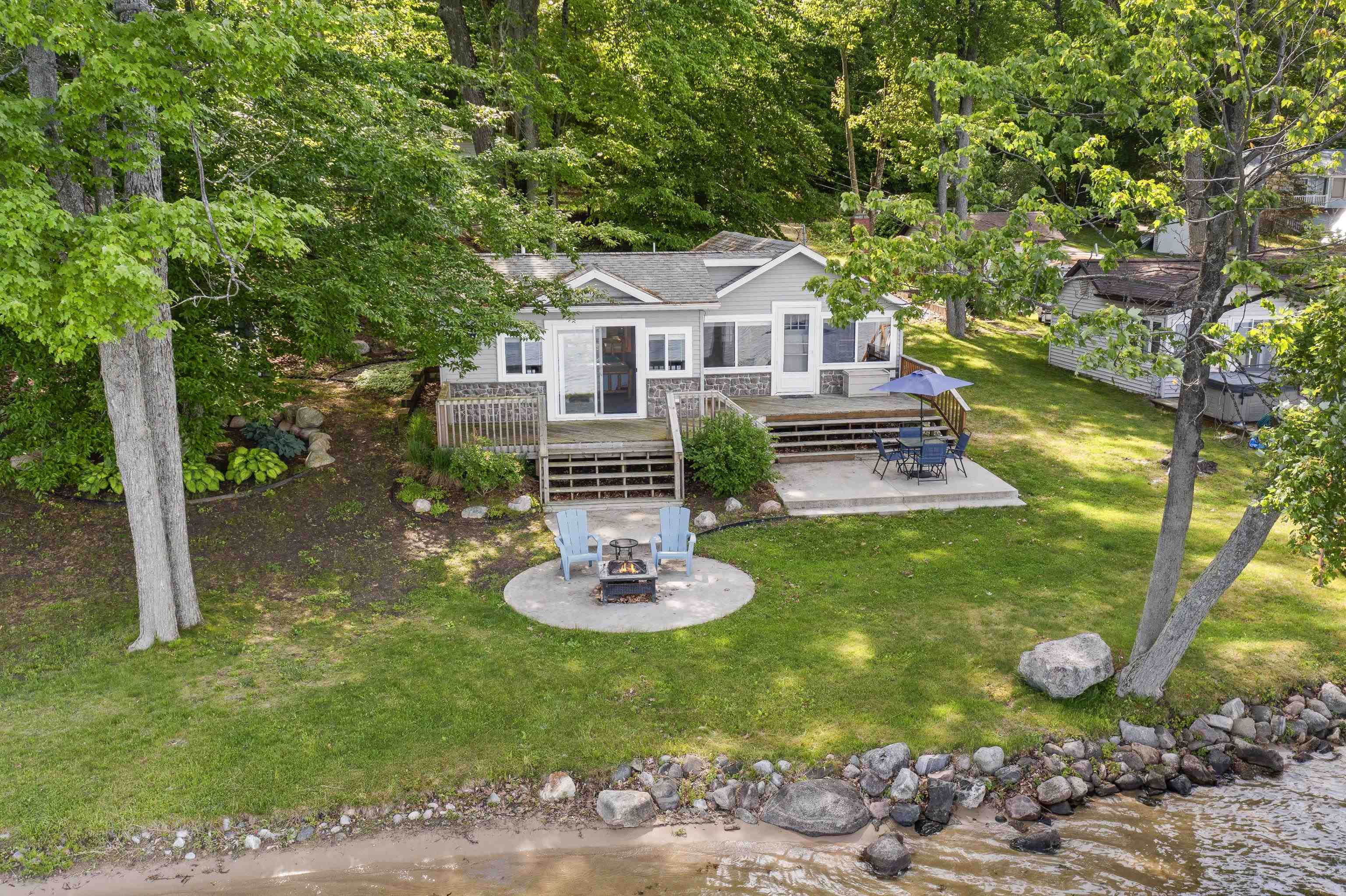 19116 Kenny Drive Property Photo 1