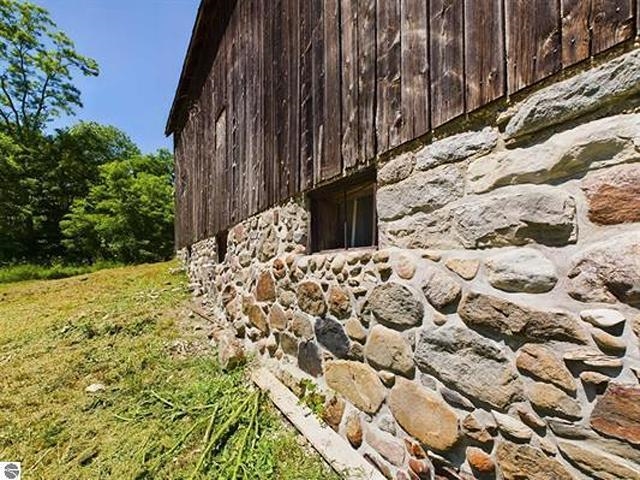 7699 Benzie Highway Property Photo 13