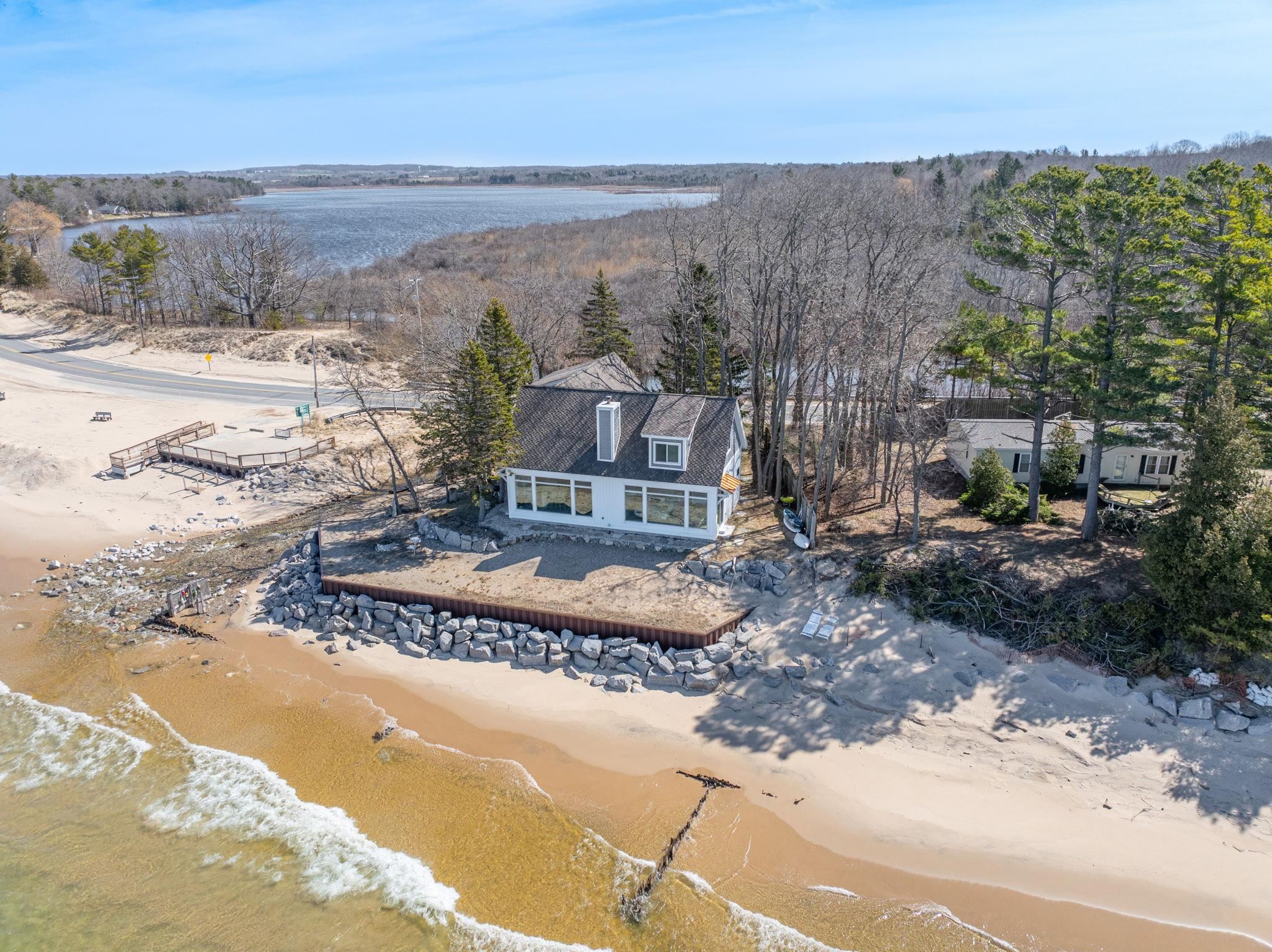 3126 Lake Shore Road Property Photo 1