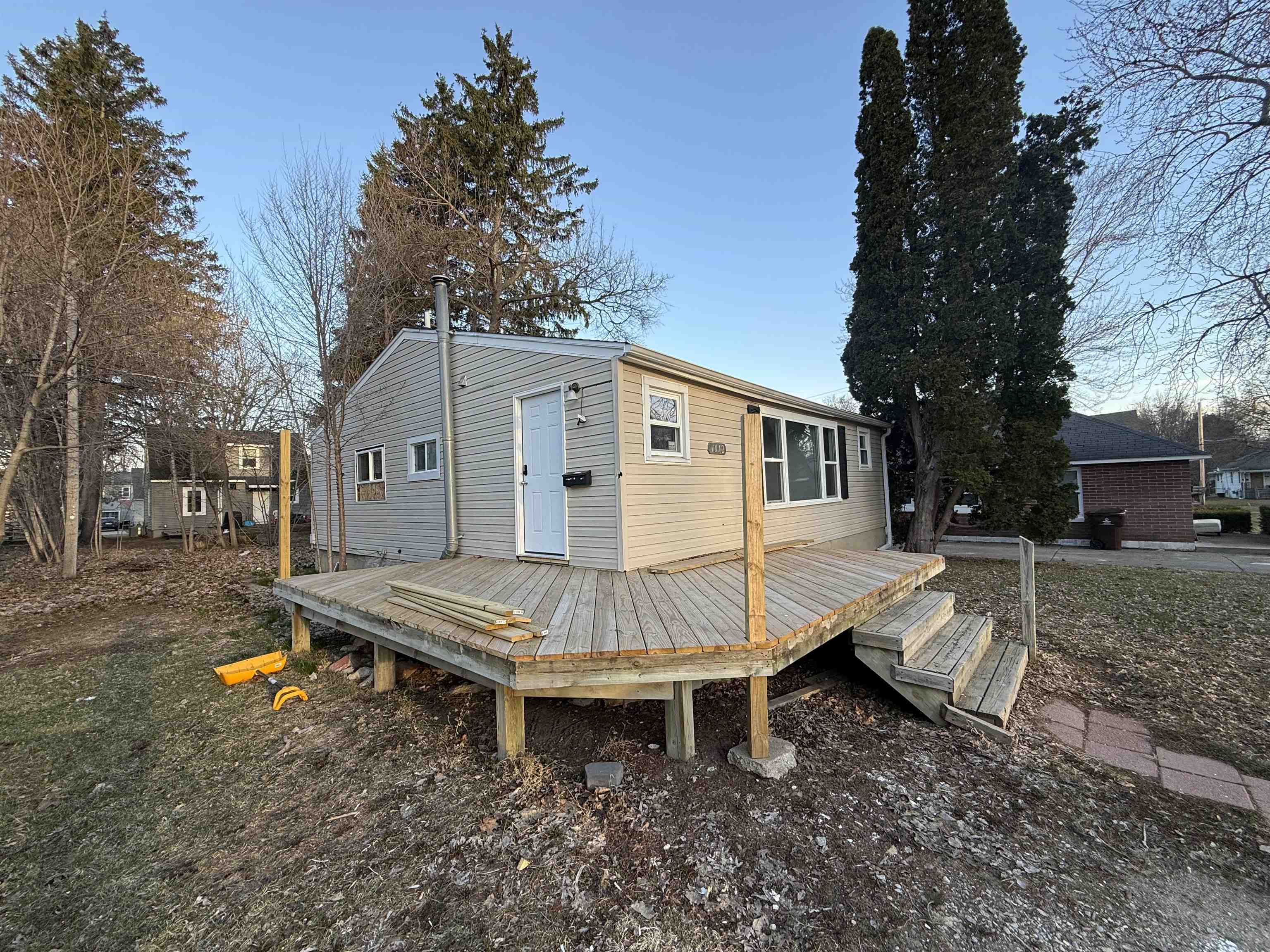 1012 S Lansing Property Photo 3