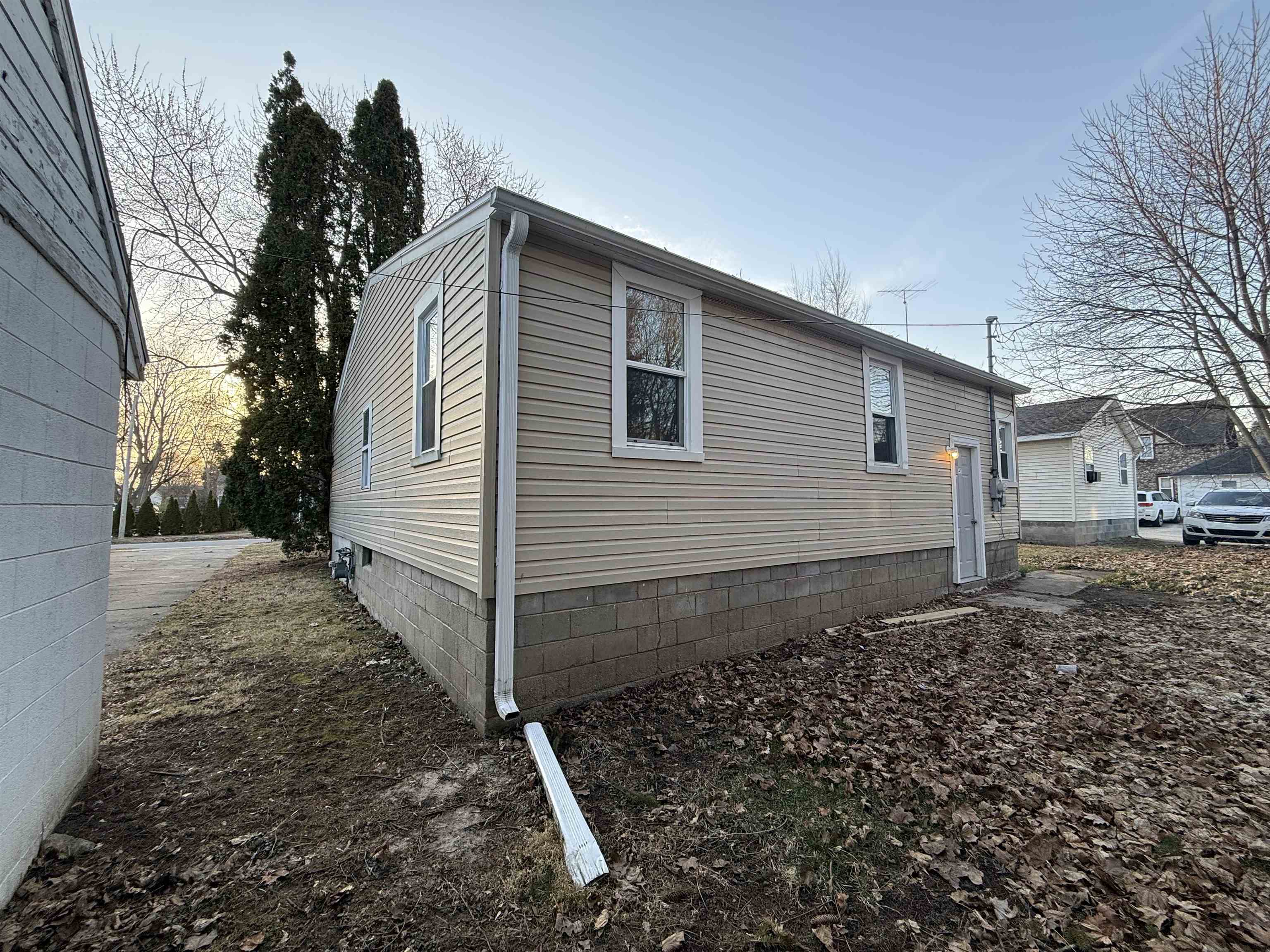1012 S Lansing Property Photo 4