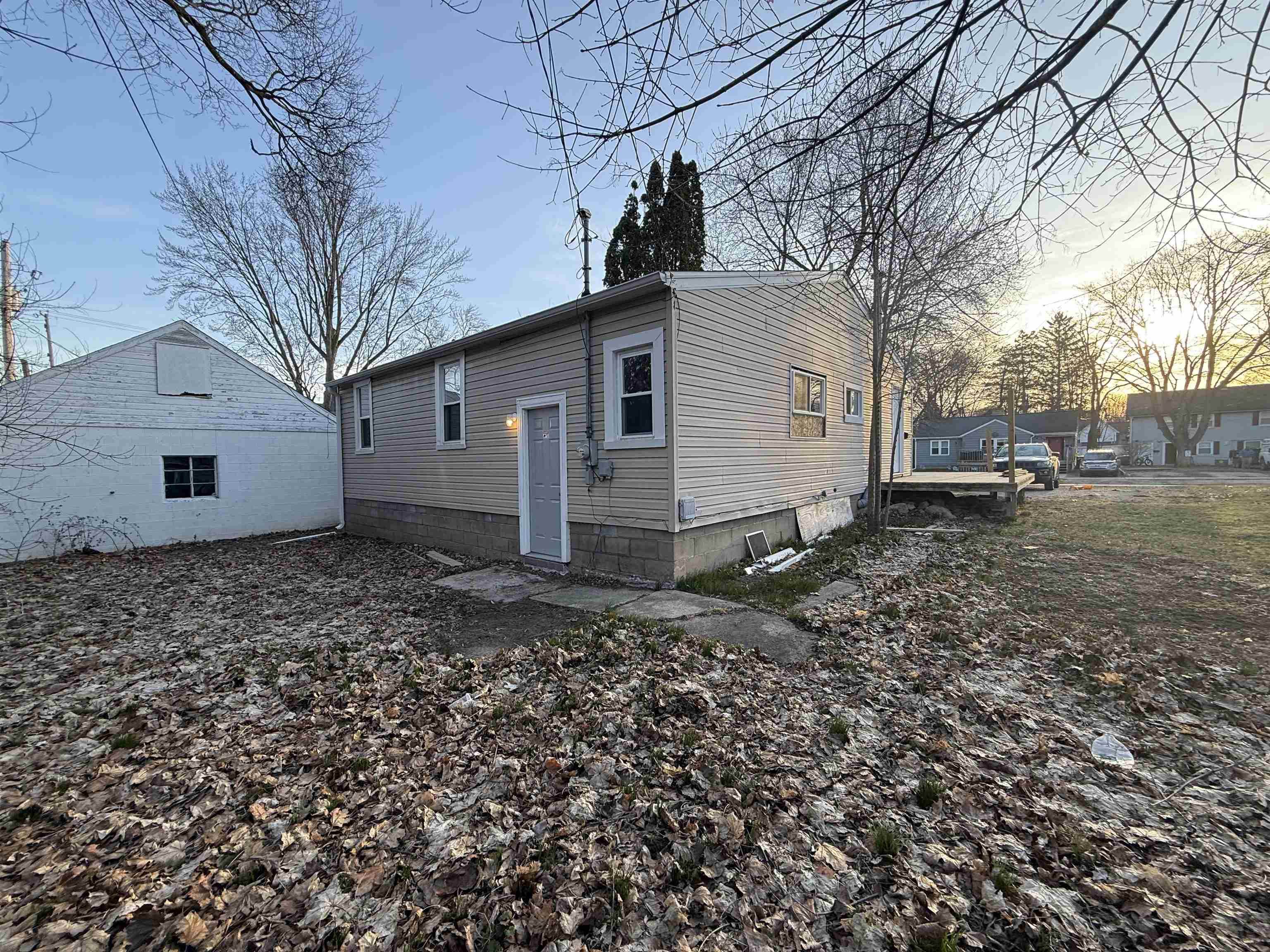 1012 S Lansing Property Photo 5
