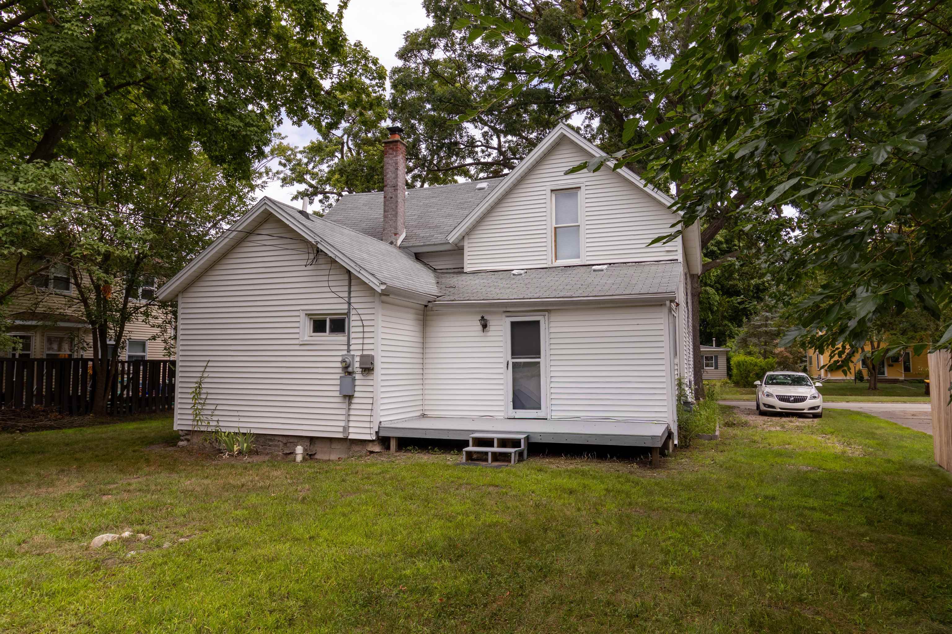 406 S Kinney Property Photo 3