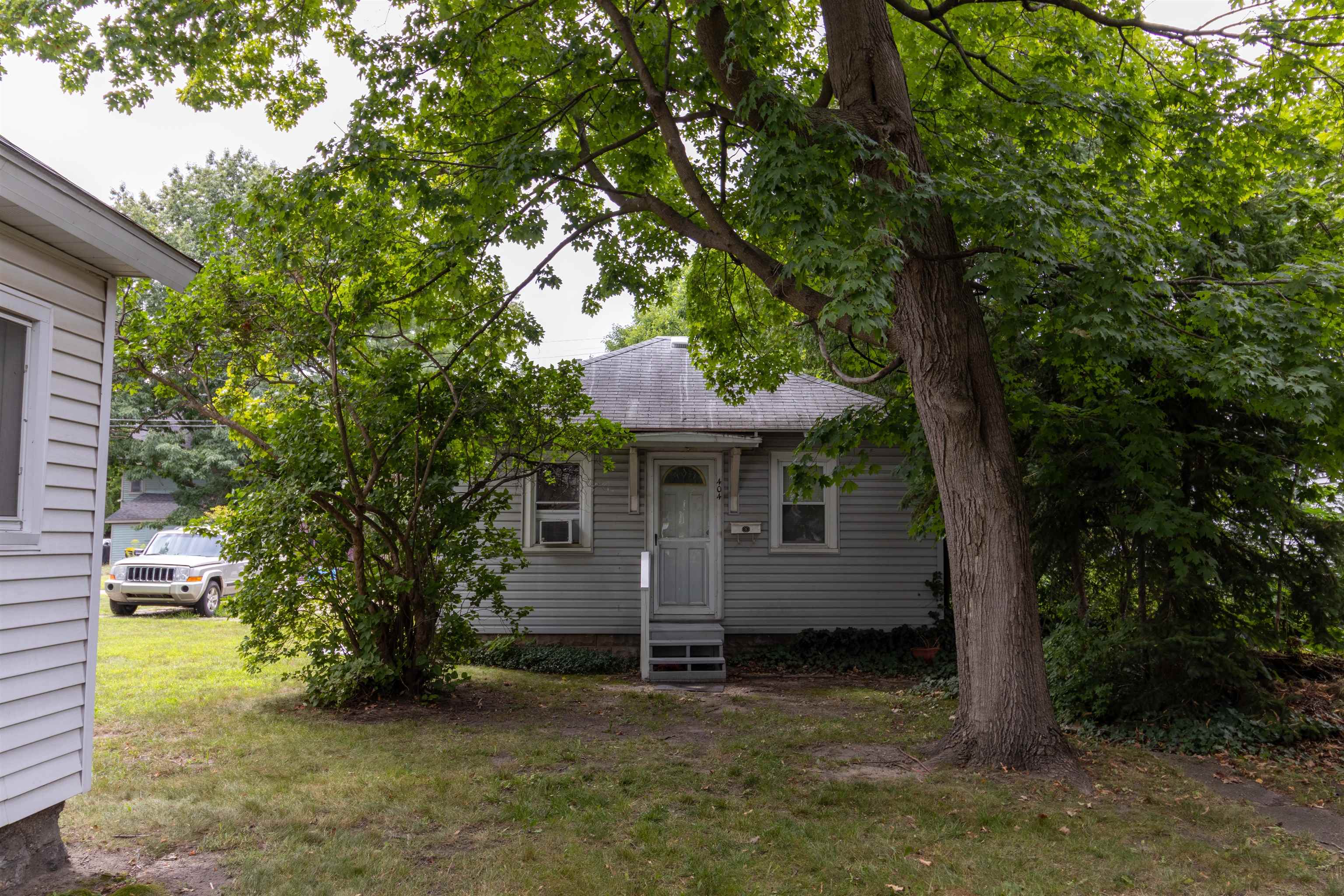 406 S Kinney Property Photo 4