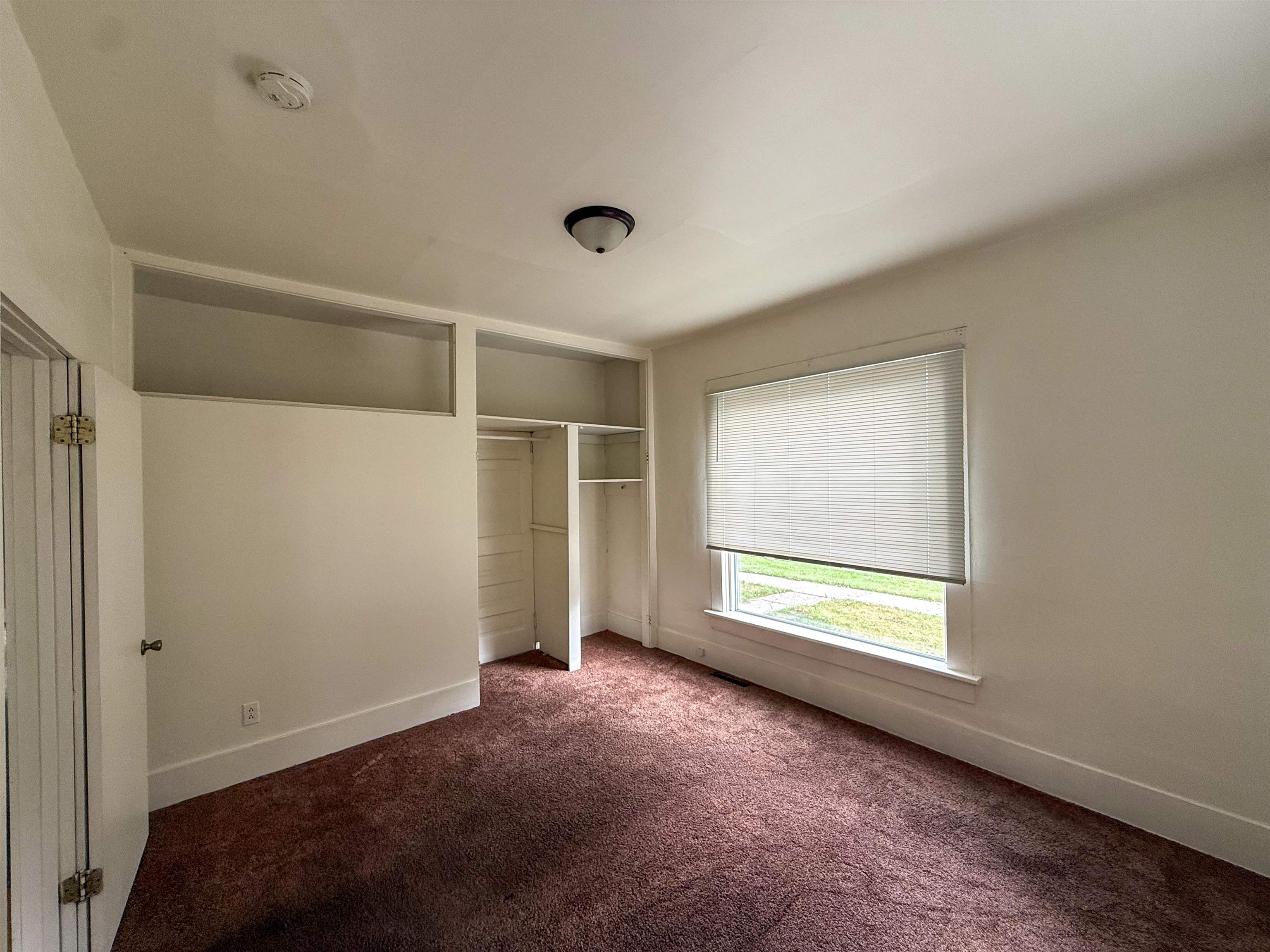 406 S Kinney Property Photo 10