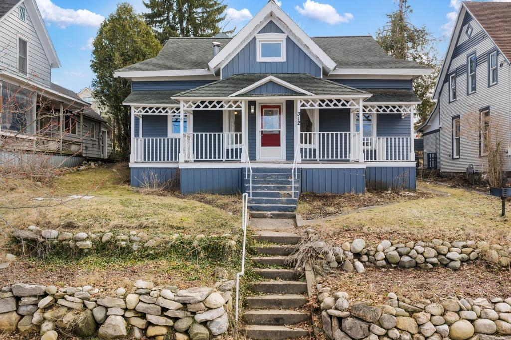 312 Grove Property Photo 1