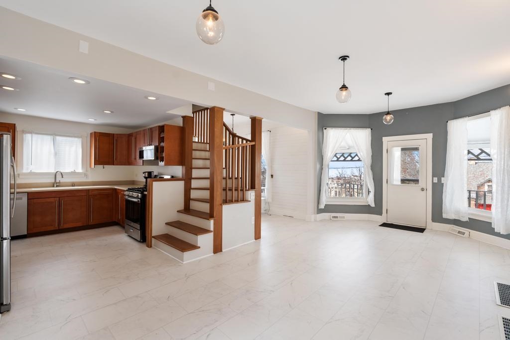312 Grove Property Photo 5