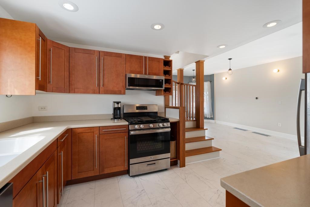 312 Grove Property Photo 8