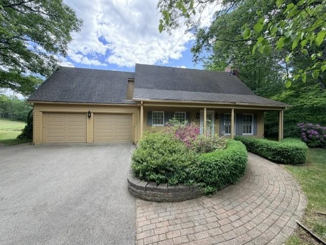4722 Kingswood Lane Property Photo 2