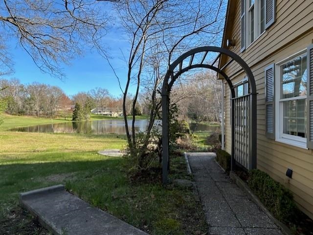 4722 Kingswood Lane Property Photo 3
