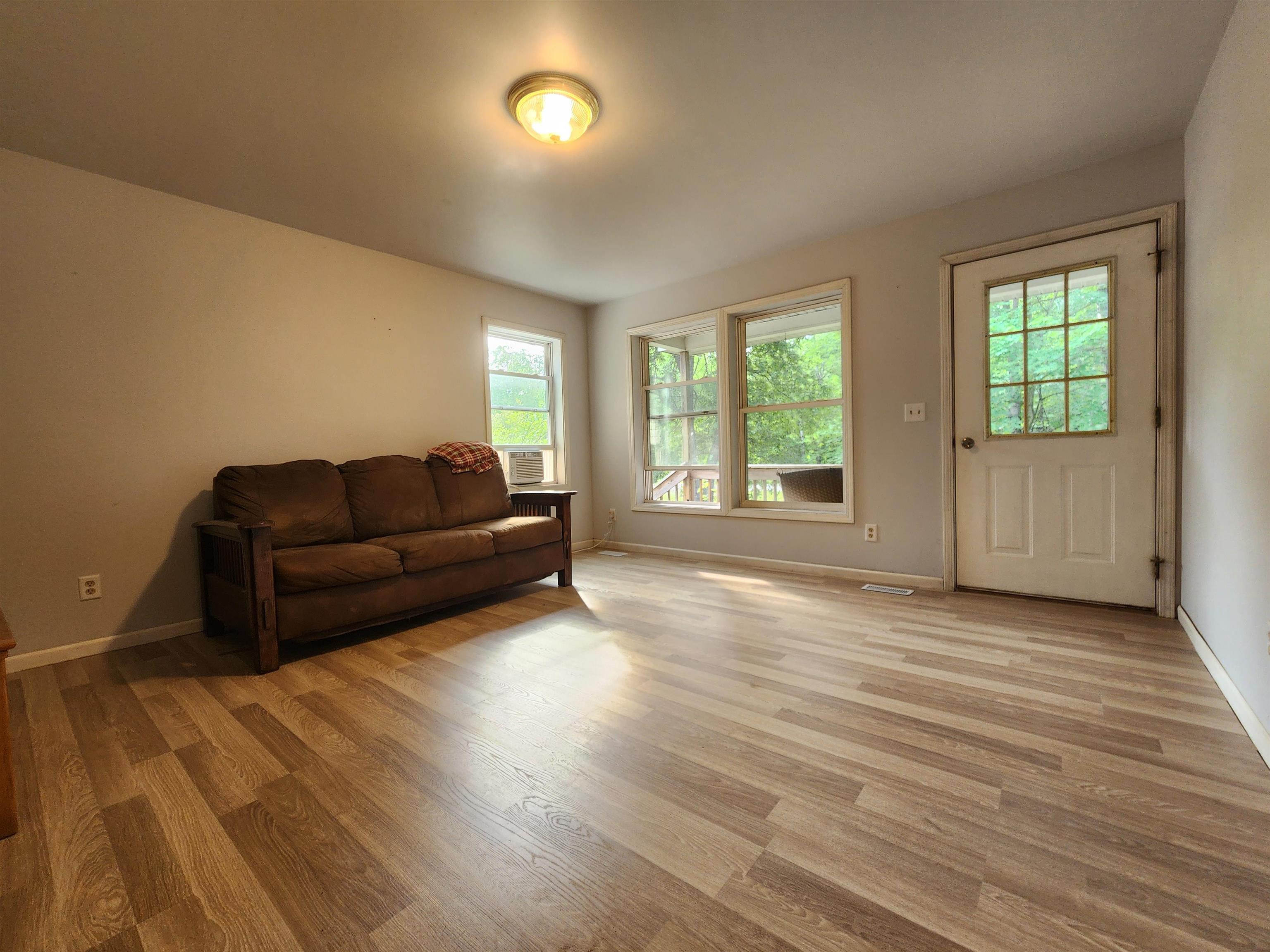 10097 Valley Park Drive Property Photo 6