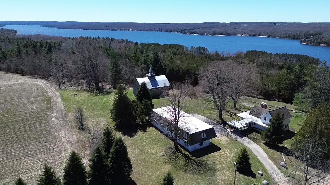 8952 Ridge Road Property Photo 1