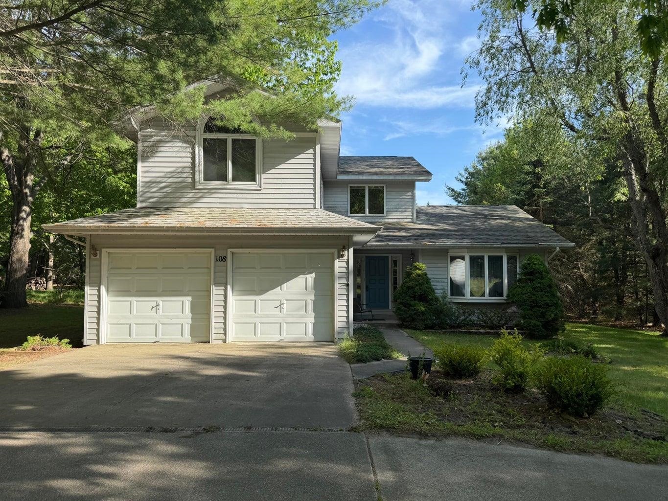 108 Carpenter Boulevard Property Photo 1