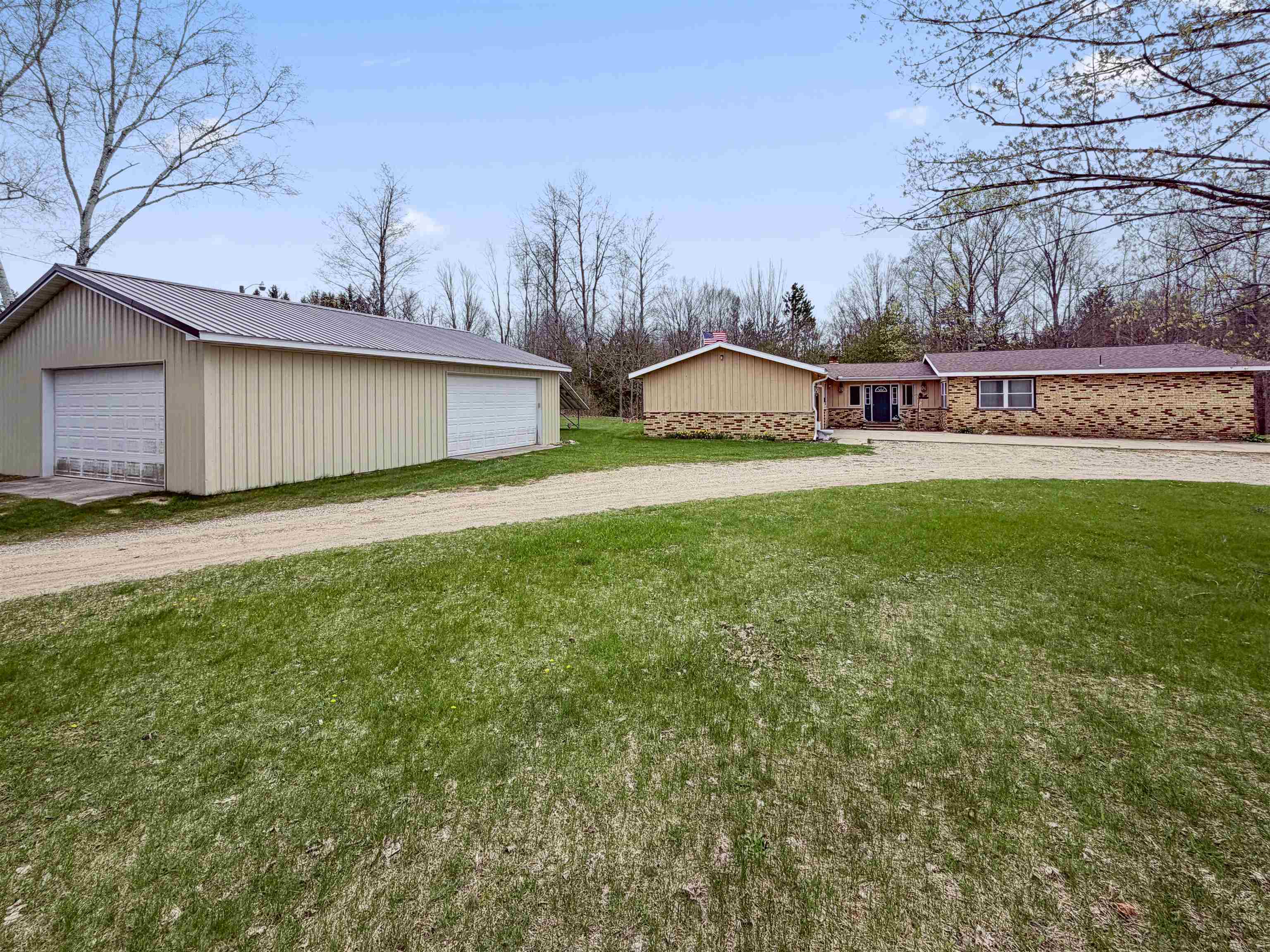 4411 N 11 Road Property Photo 1